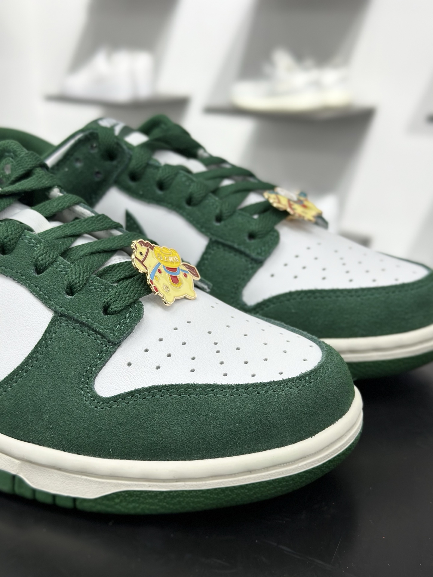 220 Nike SB Dunk Low 马年 白绿 低帮休闲板鞋 IB4417-100-Chinese UA Cheap High Quatity Brand Clothes Bags handbags Sneakers wholesale wholesaler seller from China Factory suppliers Fashion Clothing Shoes best Quality Beautiful Price 220 Nike SB Dunk Low 马年 白绿 低帮休闲板鞋 IB4417-100