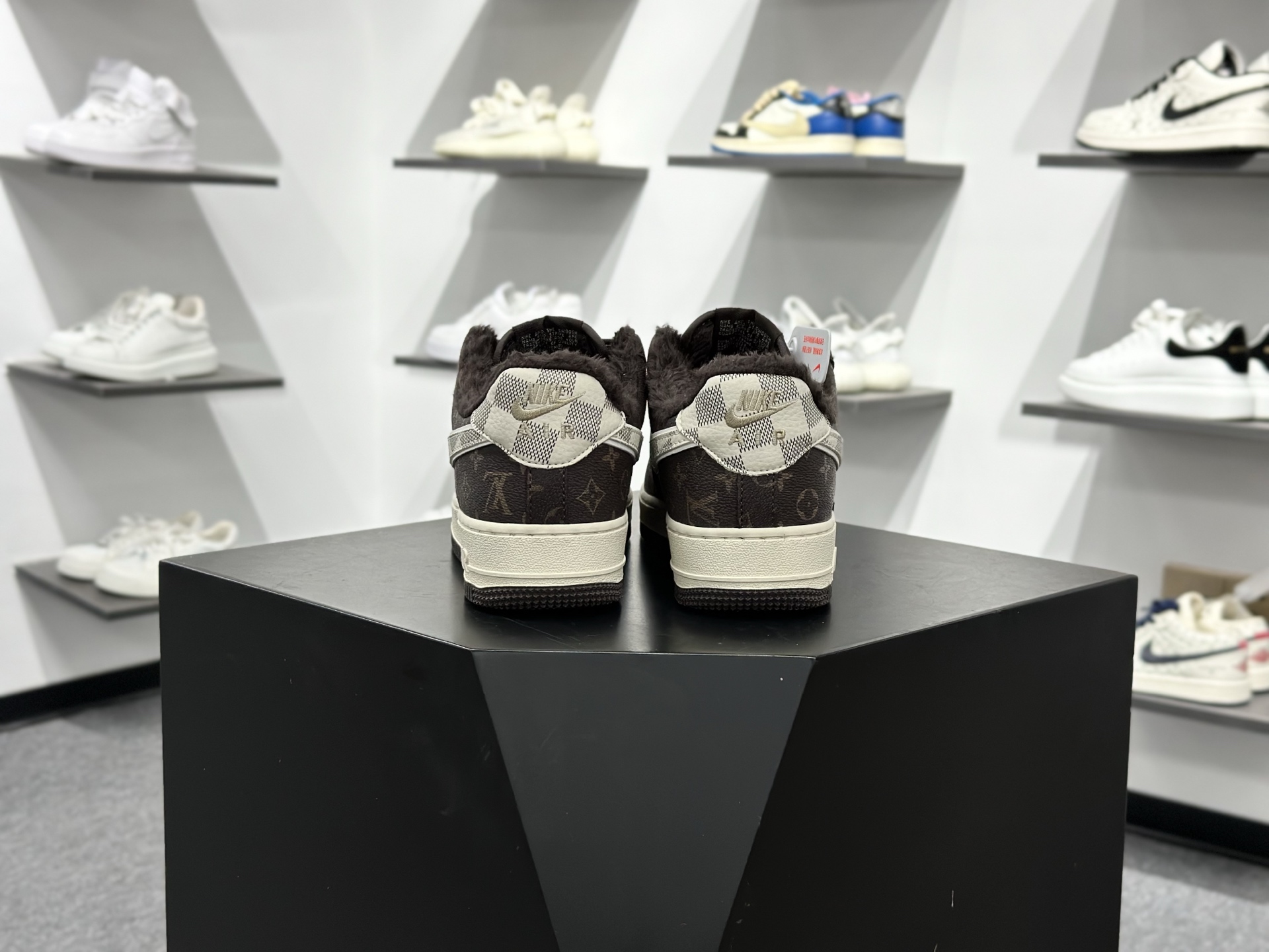 Nike Air Force 1‘07 Low 爆款定制 空军一号低帮休闲板鞋 XL1979-136 Nike Air Force 1‘07 Low 爆款定制 空军一号低帮休闲板鞋 XL1979-136