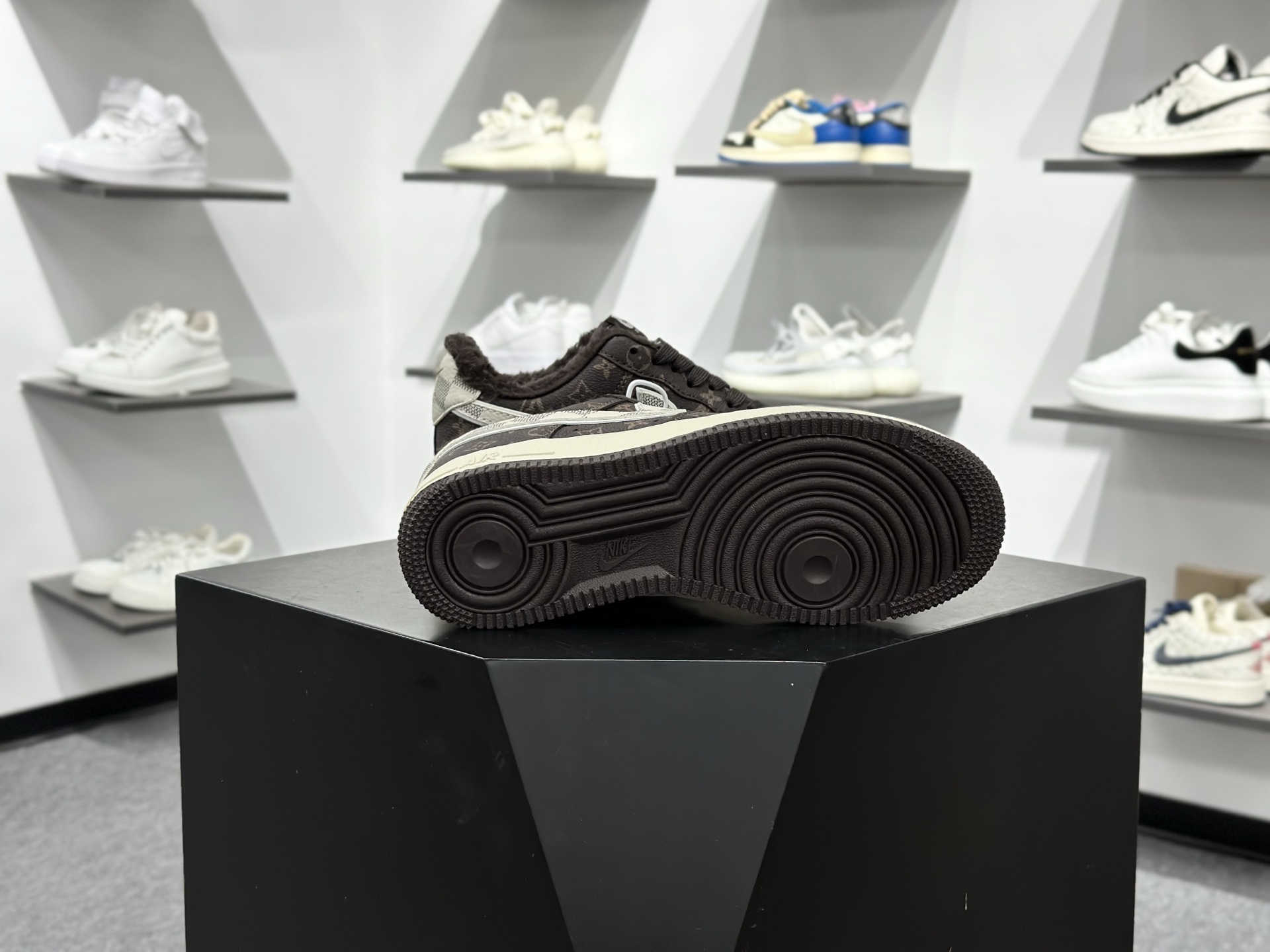 Nike Air Force 1‘07 Low 爆款定制 空军一号低帮休闲板鞋 XL1979-136 Nike Air Force 1‘07 Low 爆款定制 空军一号低帮休闲板鞋 XL1979-136
