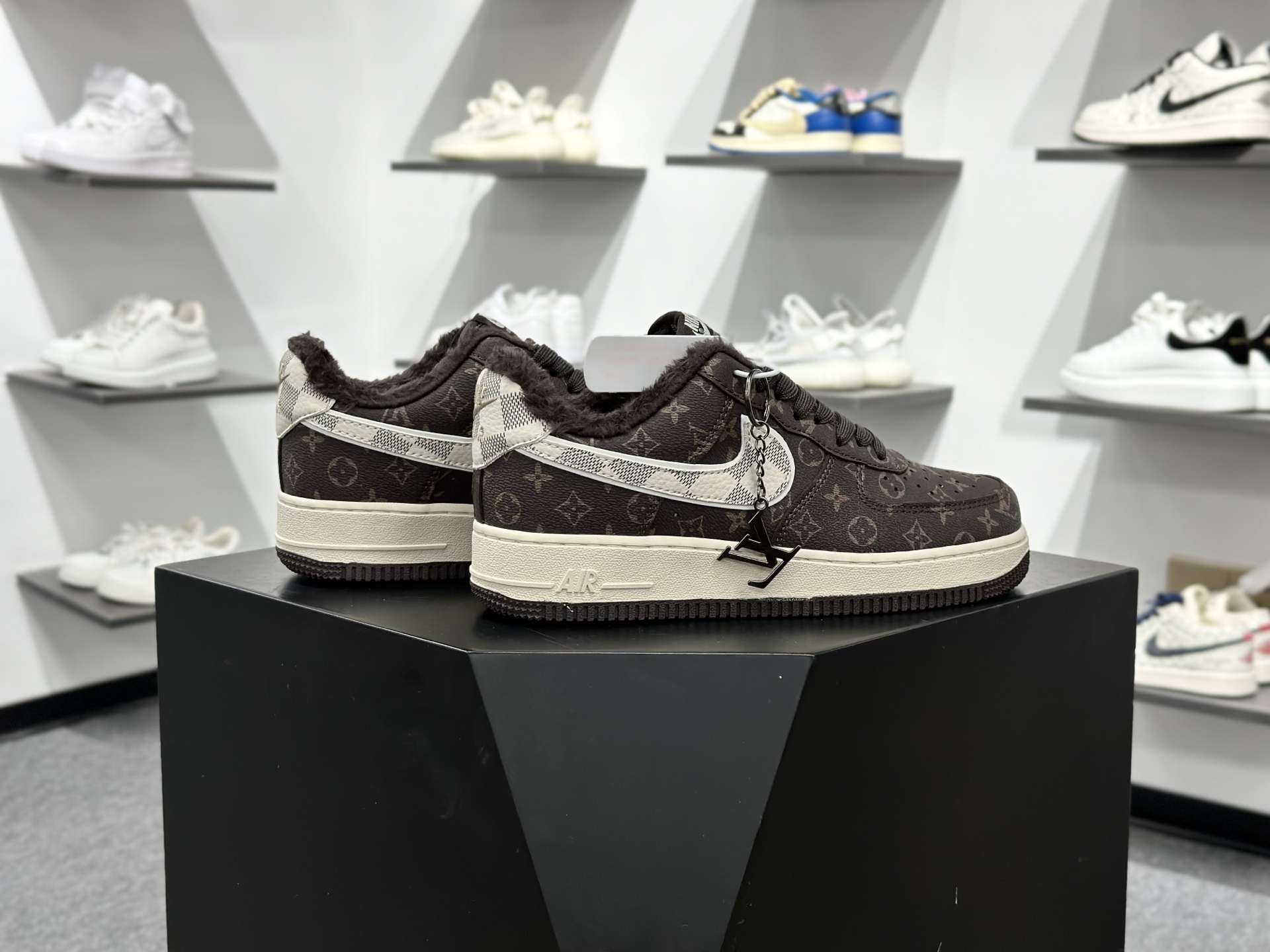 Nike Air Force 1‘07 Low 爆款定制 空军一号低帮休闲板鞋 XL1979-136 Nike Air Force 1‘07 Low 爆款定制 空军一号低帮休闲板鞋 XL1979-136