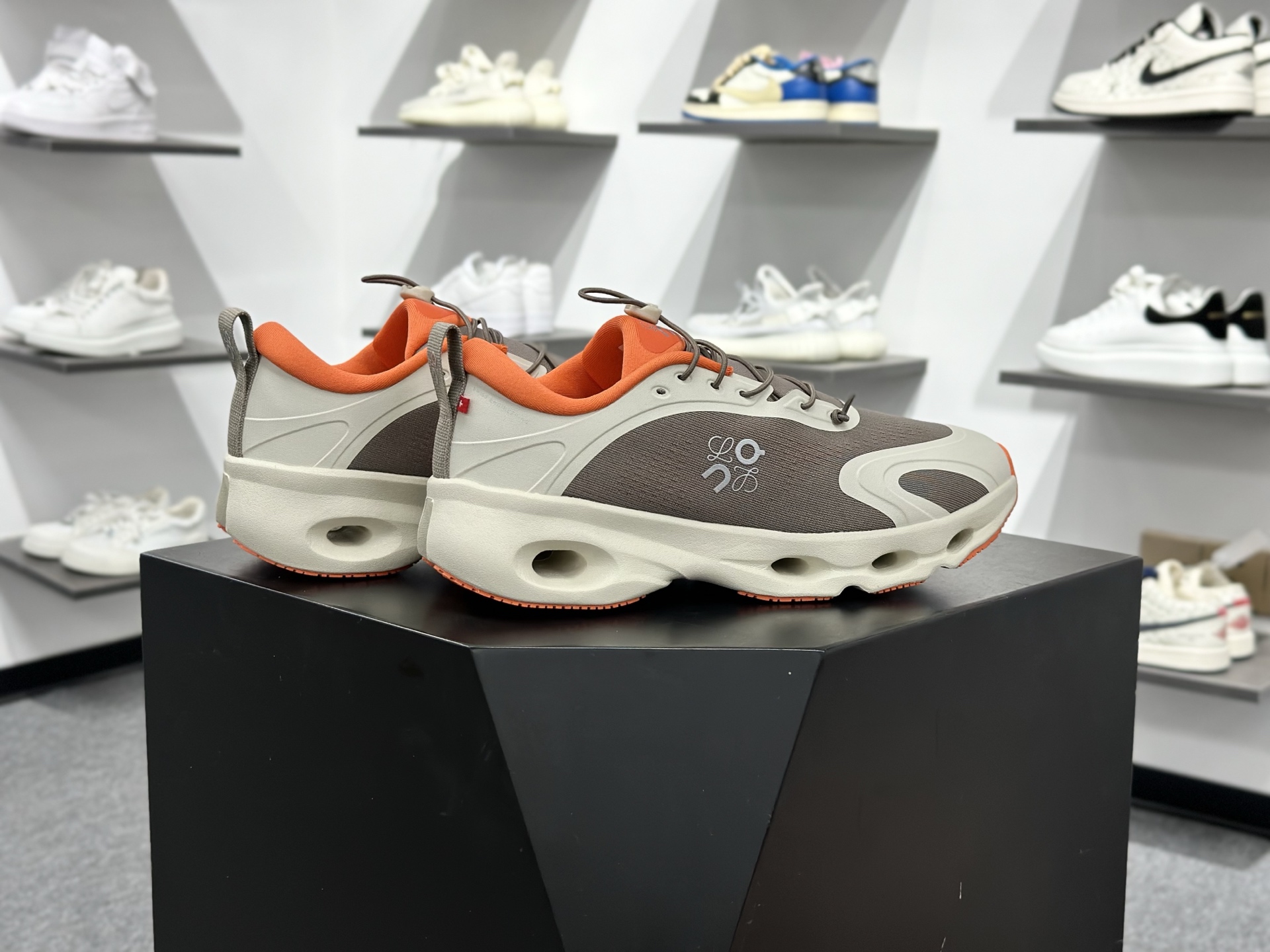 On昂跑 LOEWE 系列低帮轻量舒适多功能休闲运动鞋 3MF3066-Top High Quatity Cheap Sneakers Fashion Clothing Clothes Bags handbags Shoes of all Brand wholesale With The best Quality And Beautiful Price from China Factory Chinese suppliers wholesaler seller On昂跑 LOEWE 系列低帮轻量舒适多功能休闲运动鞋 3MF3066