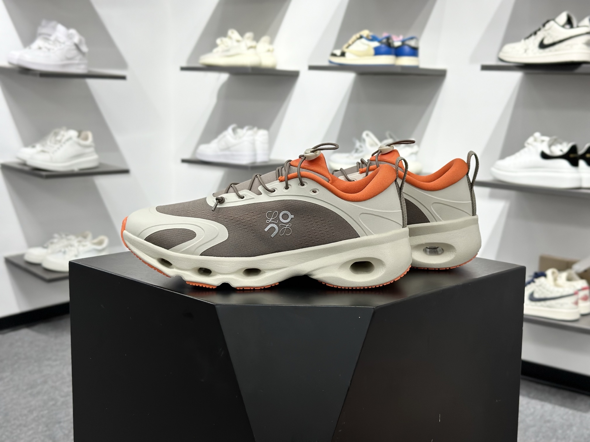 On昂跑 LOEWE 系列低帮轻量舒适多功能休闲运动鞋 3MF3066-Top High Quatity Cheap Sneakers Fashion Clothing Clothes Bags handbags Shoes of all Brand wholesale With The best Quality And Beautiful Price from China Factory Chinese suppliers wholesaler seller On昂跑 LOEWE 系列低帮轻量舒适多功能休闲运动鞋 3MF3066