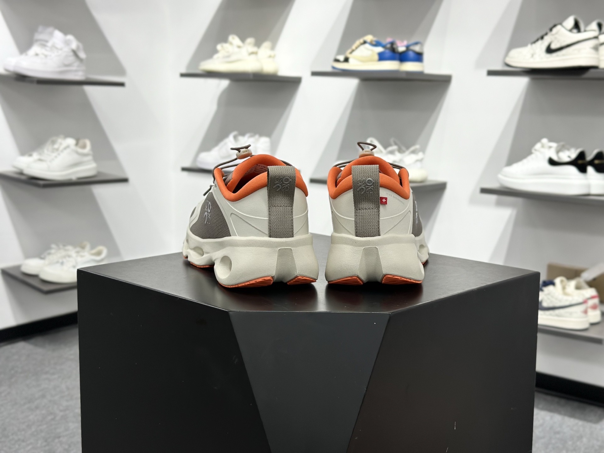 On昂跑 LOEWE 系列低帮轻量舒适多功能休闲运动鞋 3MF3066-Top High Quatity Cheap Sneakers Fashion Clothing Clothes Bags handbags Shoes of all Brand wholesale With The best Quality And Beautiful Price from China Factory Chinese suppliers wholesaler seller On昂跑 LOEWE 系列低帮轻量舒适多功能休闲运动鞋 3MF3066