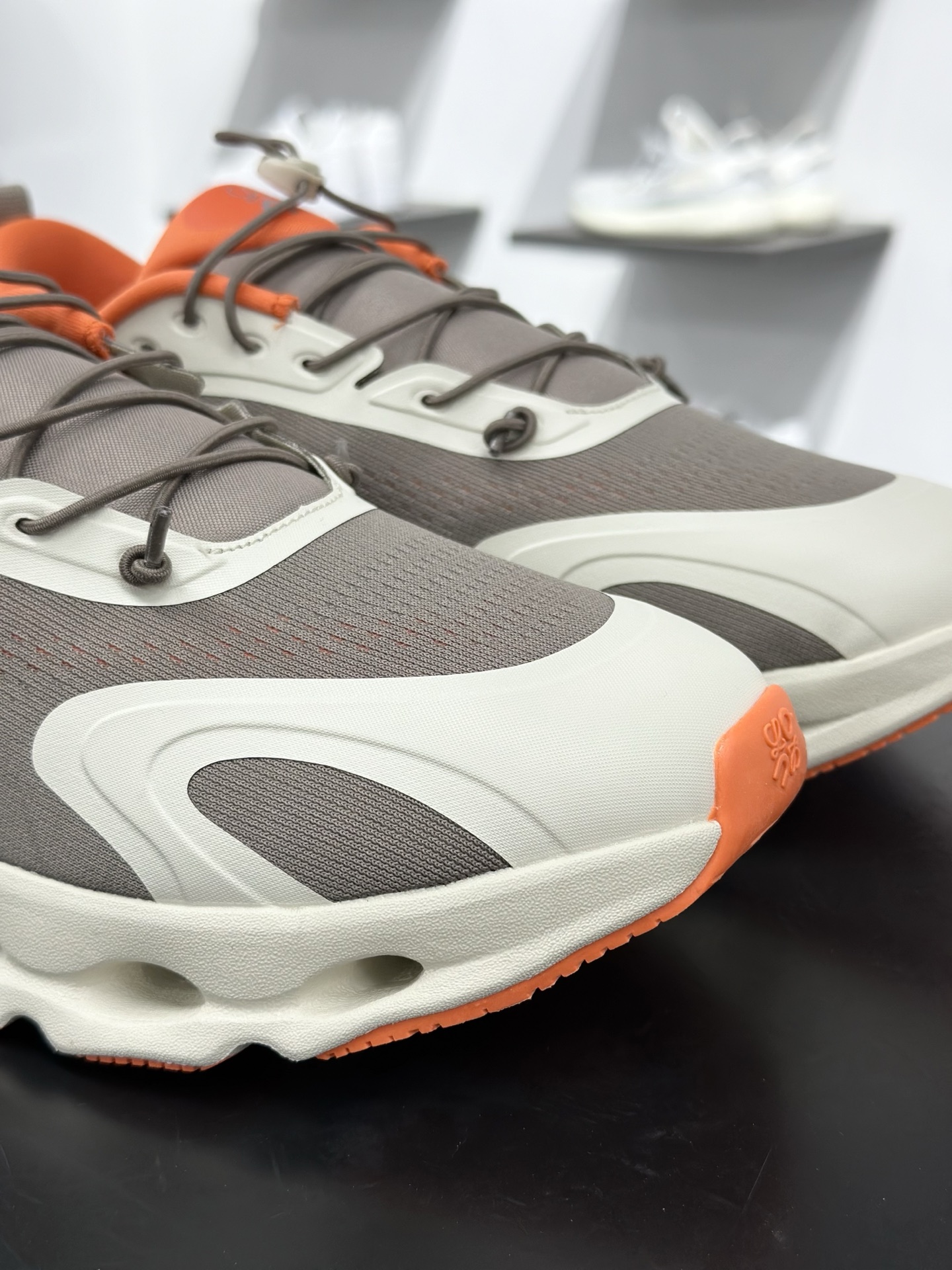 On昂跑 LOEWE 系列低帮轻量舒适多功能休闲运动鞋 3MF3066-Top High Quatity Cheap Sneakers Fashion Clothing Clothes Bags handbags Shoes of all Brand wholesale With The best Quality And Beautiful Price from China Factory Chinese suppliers wholesaler seller On昂跑 LOEWE 系列低帮轻量舒适多功能休闲运动鞋 3MF3066