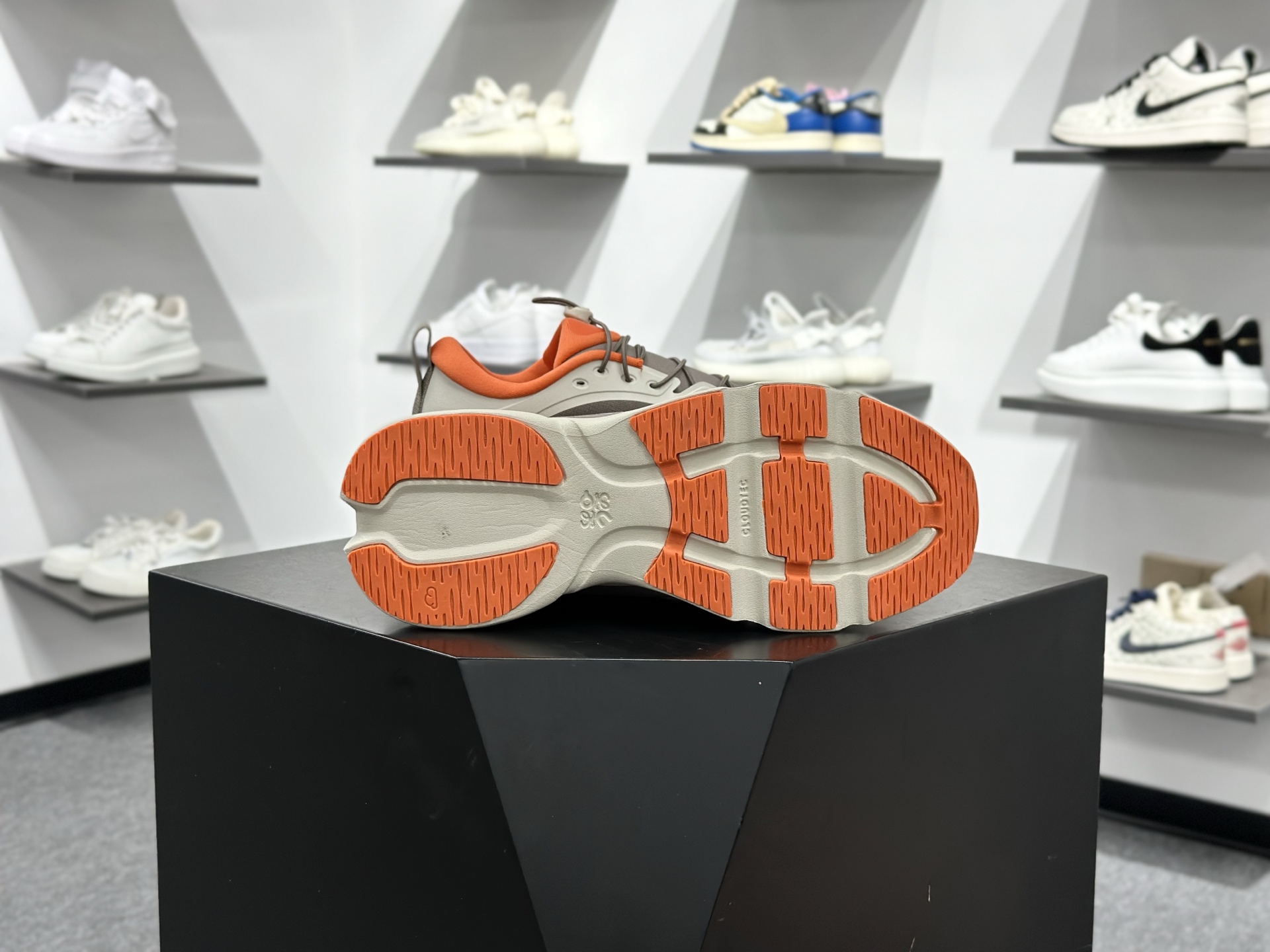On昂跑 LOEWE 系列低帮轻量舒适多功能休闲运动鞋 3MF3066-Top High Quatity Cheap Sneakers Fashion Clothing Clothes Bags handbags Shoes of all Brand wholesale With The best Quality And Beautiful Price from China Factory Chinese suppliers wholesaler seller On昂跑 LOEWE 系列低帮轻量舒适多功能休闲运动鞋 3MF3066