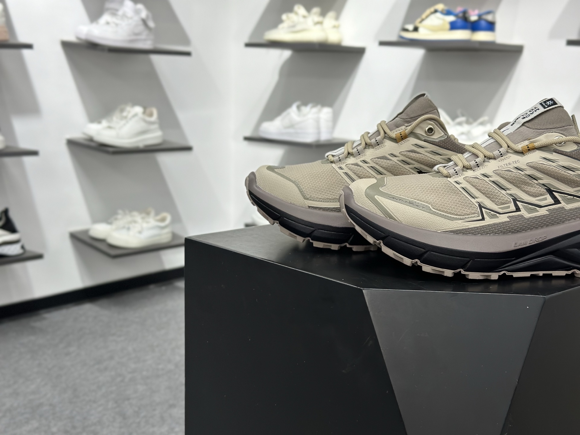 凯乐石KAILAS 远征FLT 全防水 舒适简约经典登山 防滑耐磨防水 低帮 徒步鞋 KS251 凯乐石KAILAS 远征FLT 全防水 舒适简约经典登山 防滑耐磨防水 低帮 徒步鞋 KS251