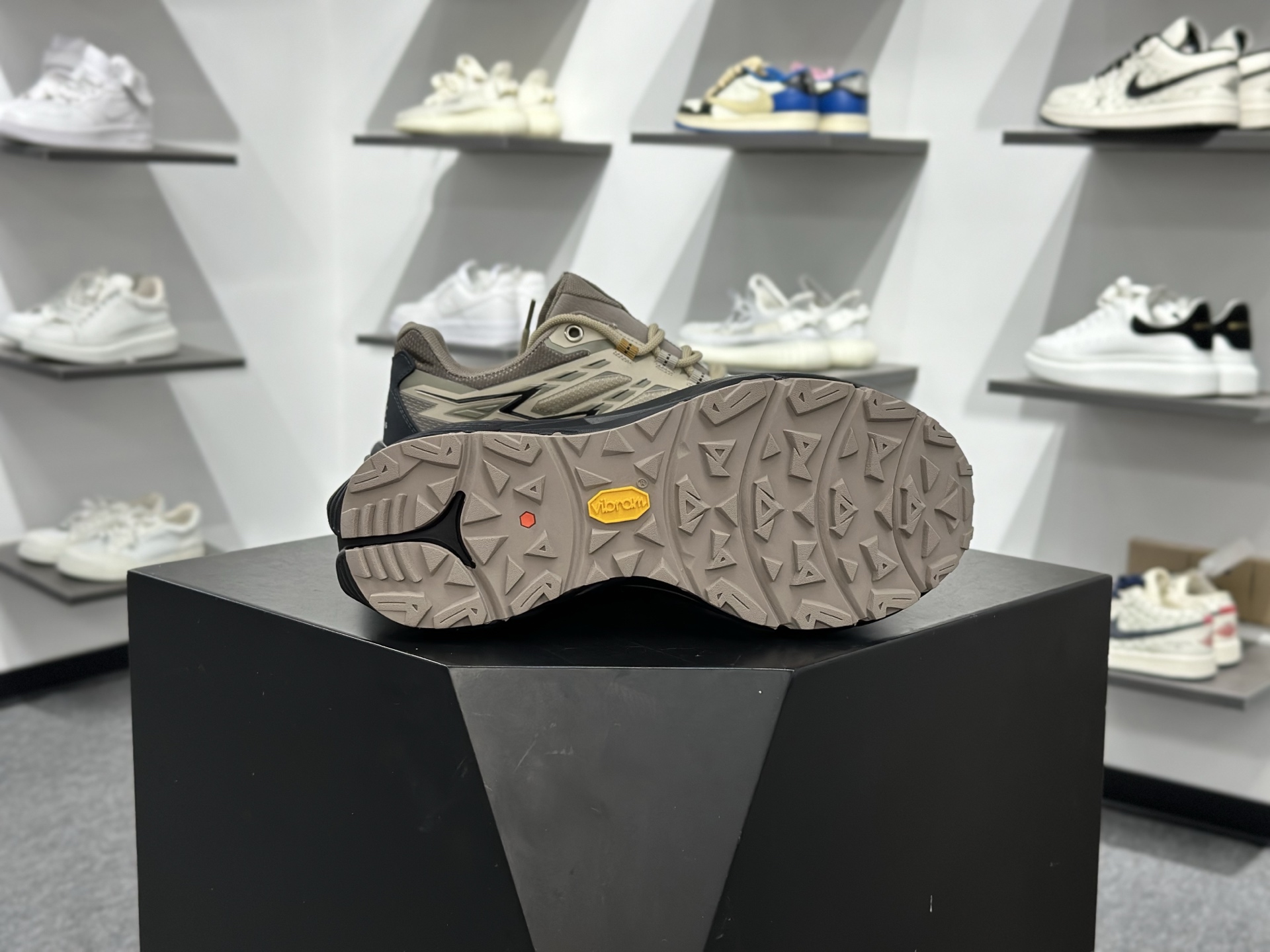 凯乐石KAILAS 远征FLT 全防水 舒适简约经典登山 防滑耐磨防水 低帮 徒步鞋 KS251 凯乐石KAILAS 远征FLT 全防水 舒适简约经典登山 防滑耐磨防水 低帮 徒步鞋 KS251