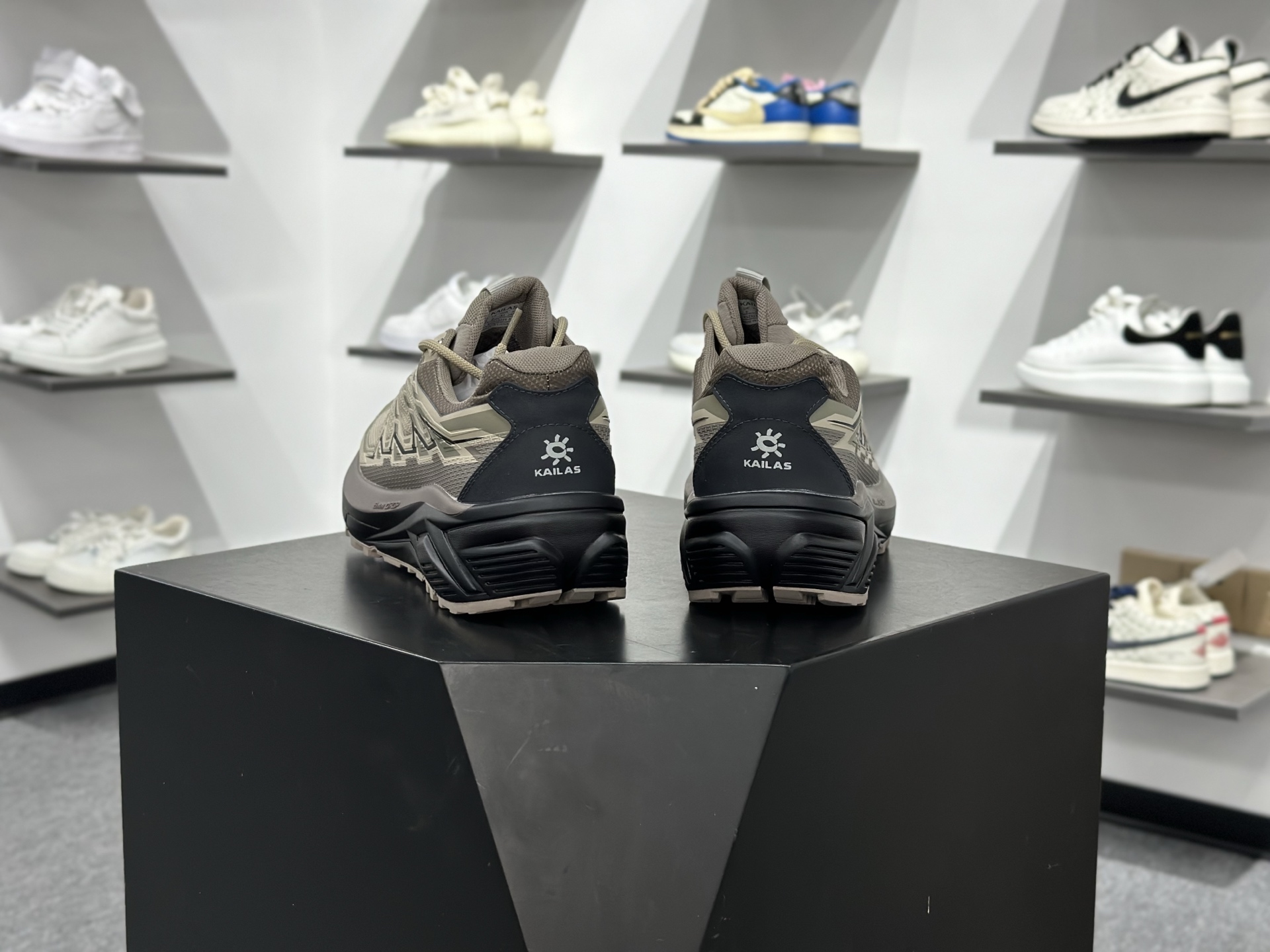 凯乐石KAILAS 远征FLT 全防水 舒适简约经典登山 防滑耐磨防水 低帮 徒步鞋 KS251 凯乐石KAILAS 远征FLT 全防水 舒适简约经典登山 防滑耐磨防水 低帮 徒步鞋 KS251