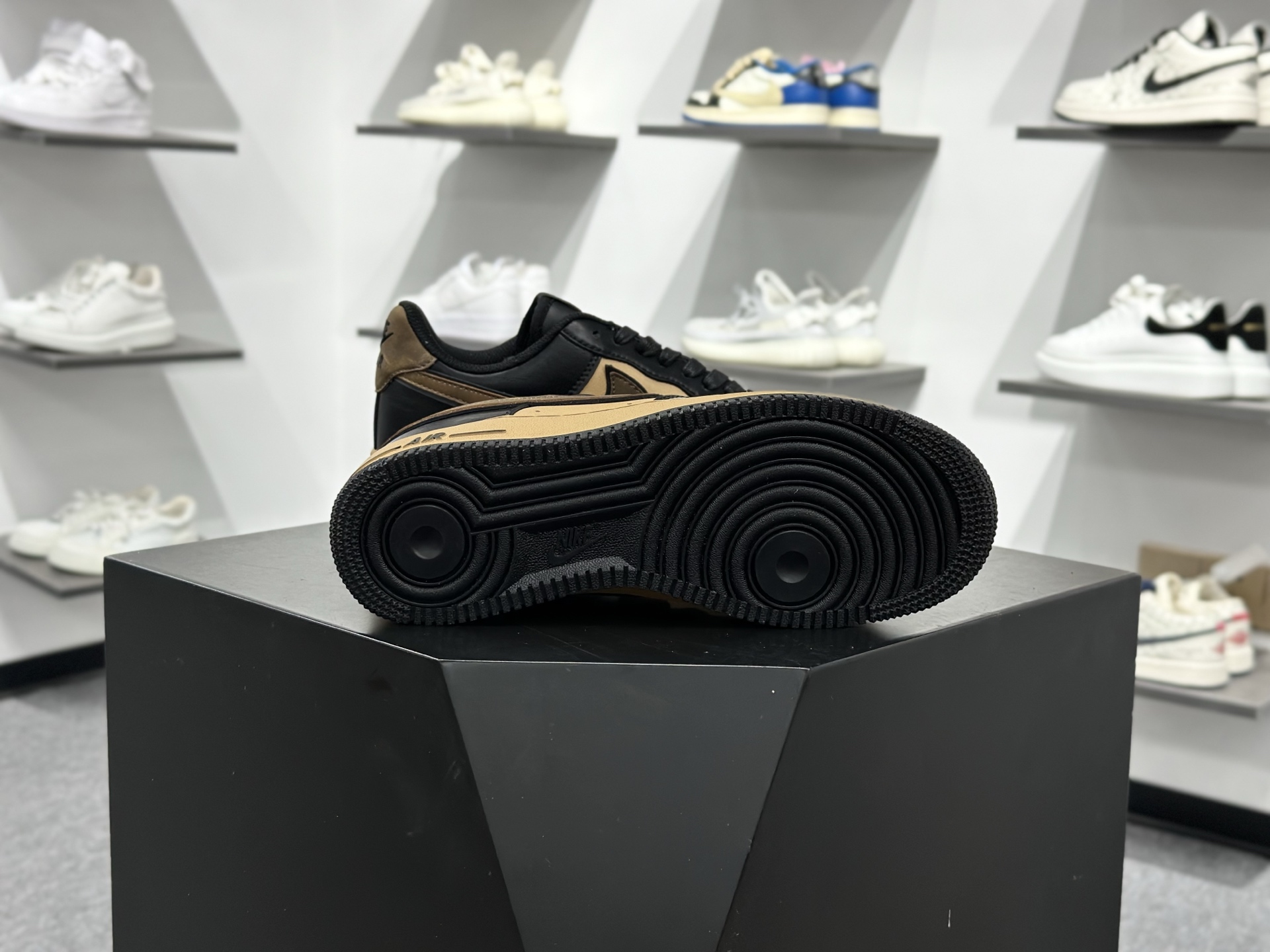 260 Nike Air Force 1 Low 黑棕 FB8878-200