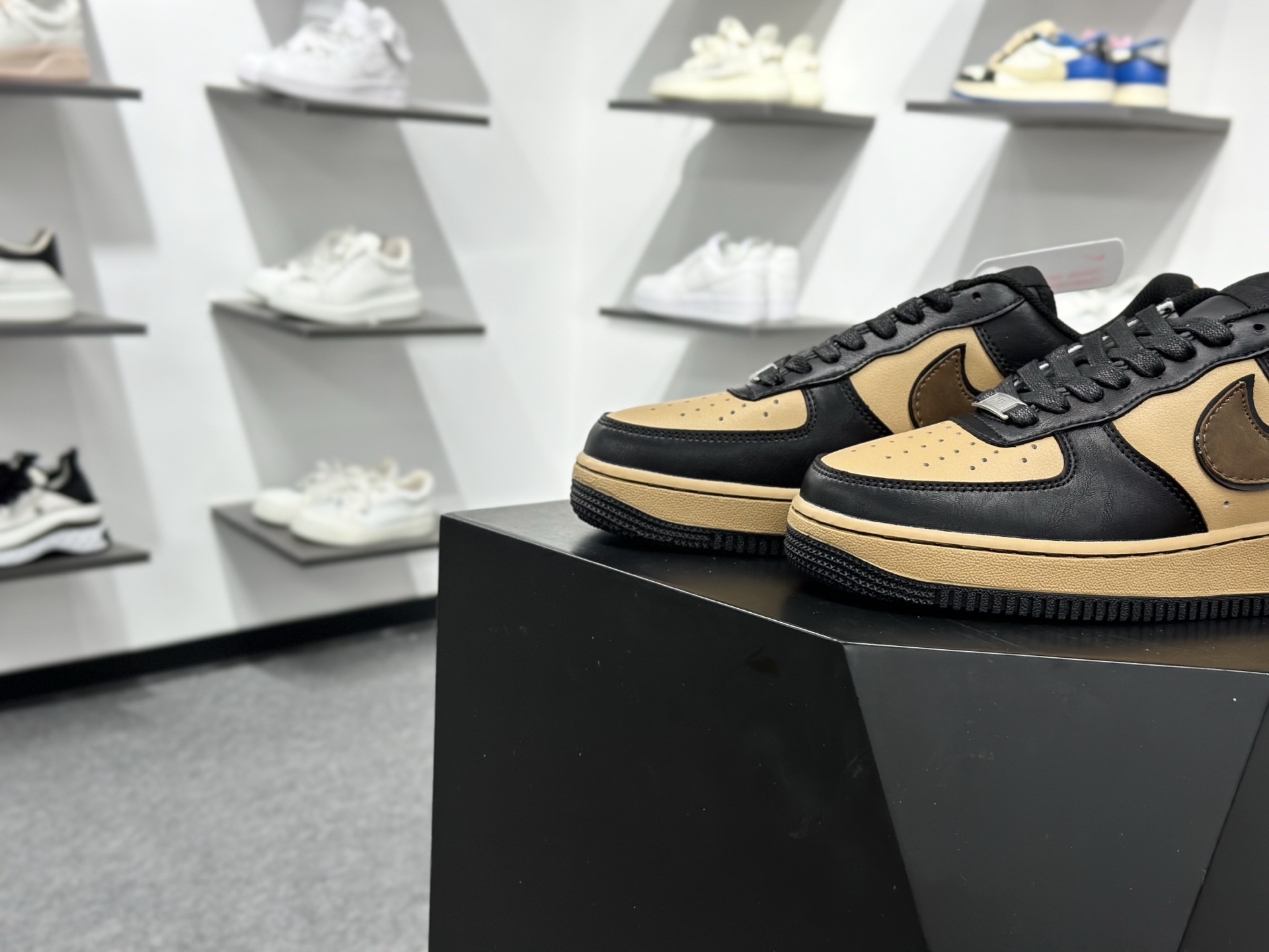 260 Nike Air Force 1 Low 黑棕 FB8878-200