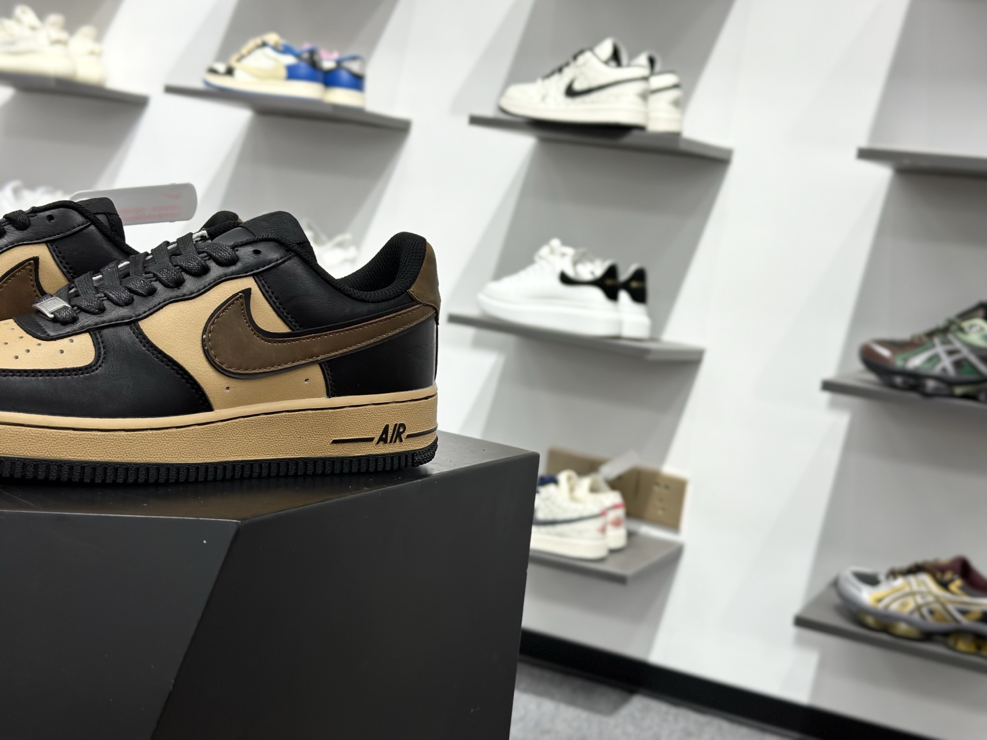 260 Nike Air Force 1 Low 黑棕 FB8878-200