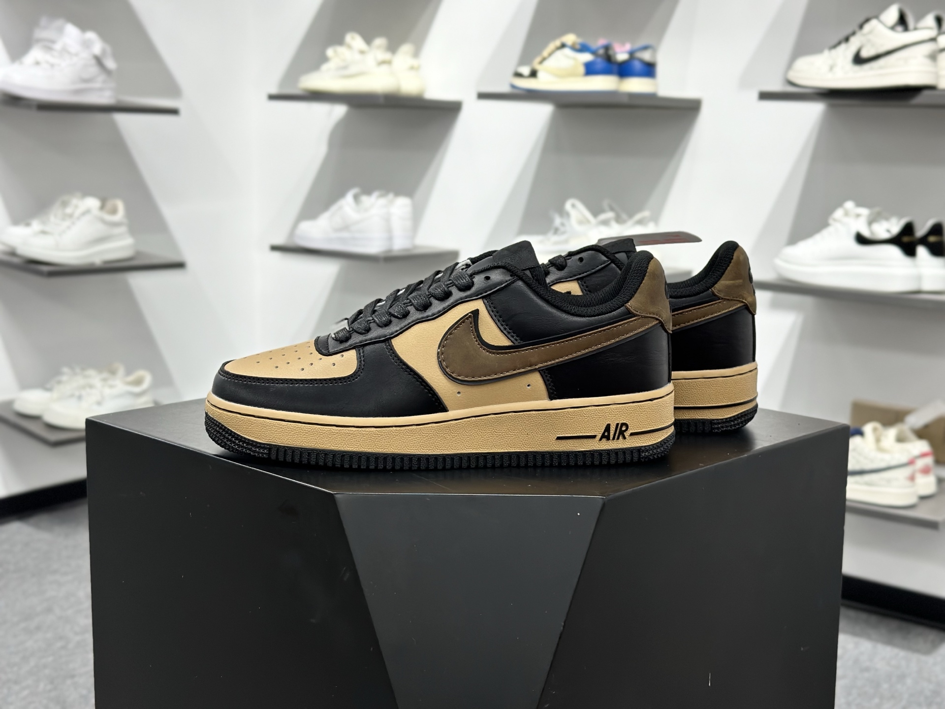 260 Nike Air Force 1 Low 黑棕 FB8878-200