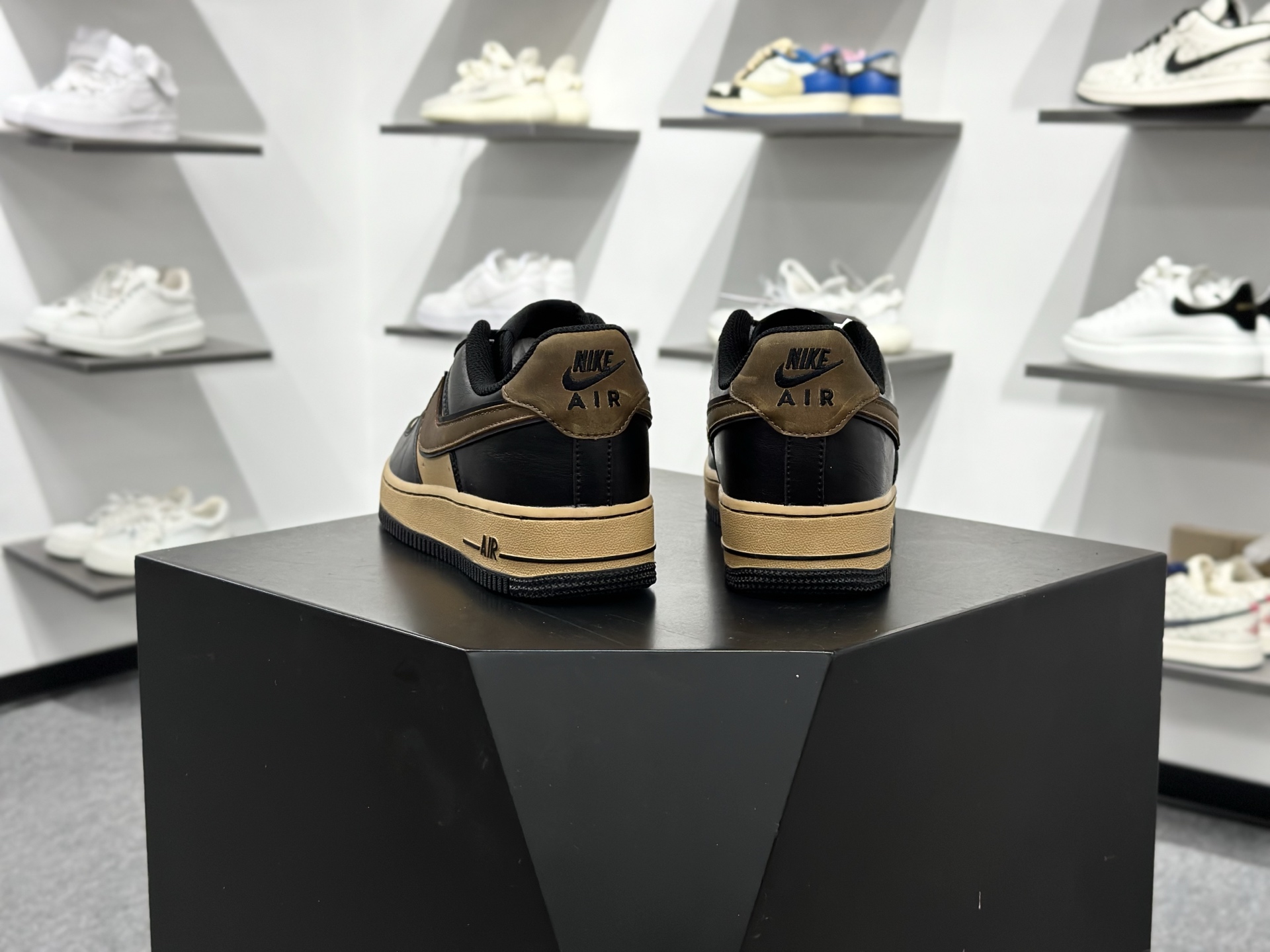 260 Nike Air Force 1 Low 黑棕 FB8878-200
