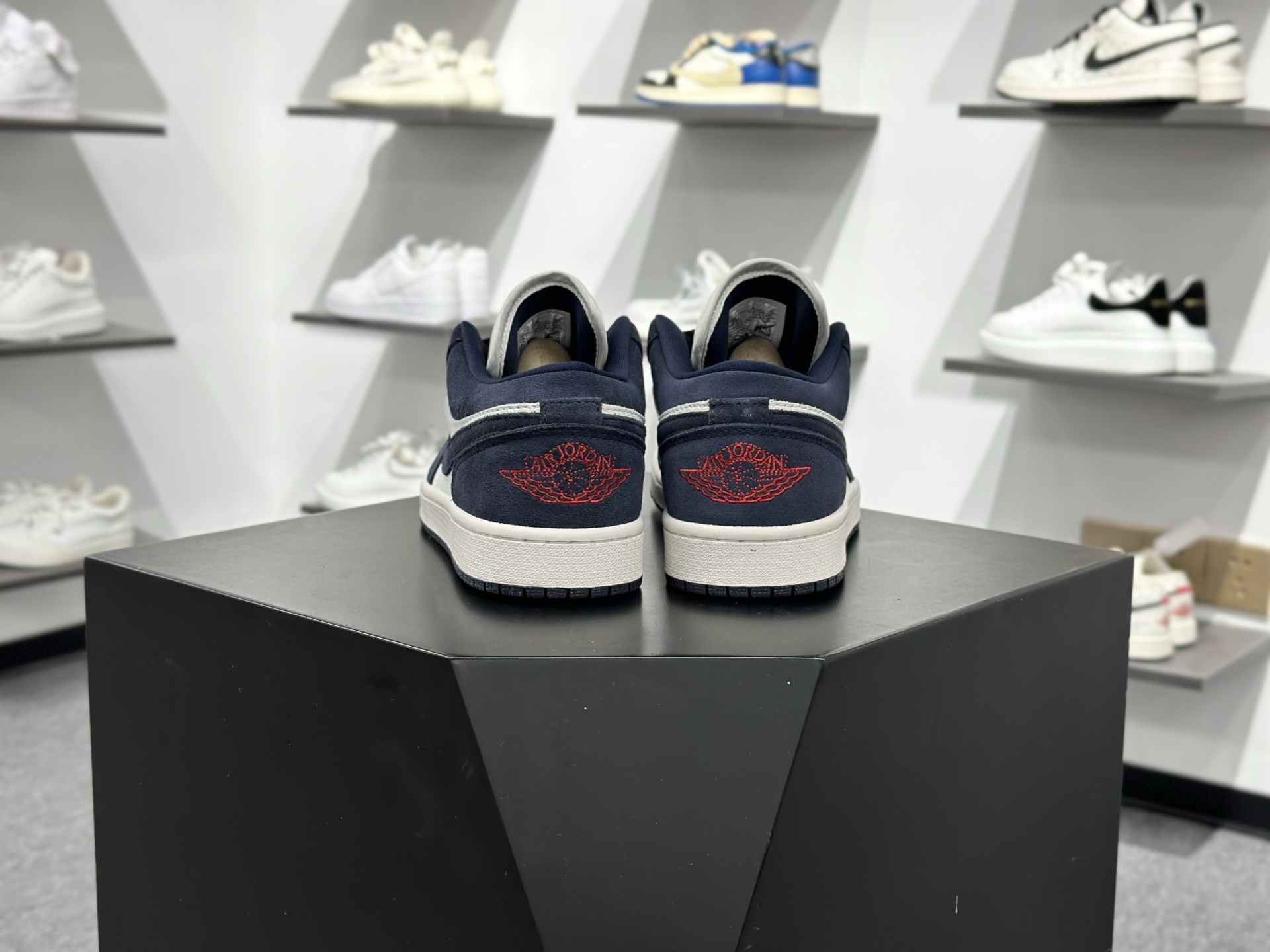Air Jordan 1 Low 海军蓝 IO7448-400 Air Jordan 1 Low 海军蓝 IO7448-400