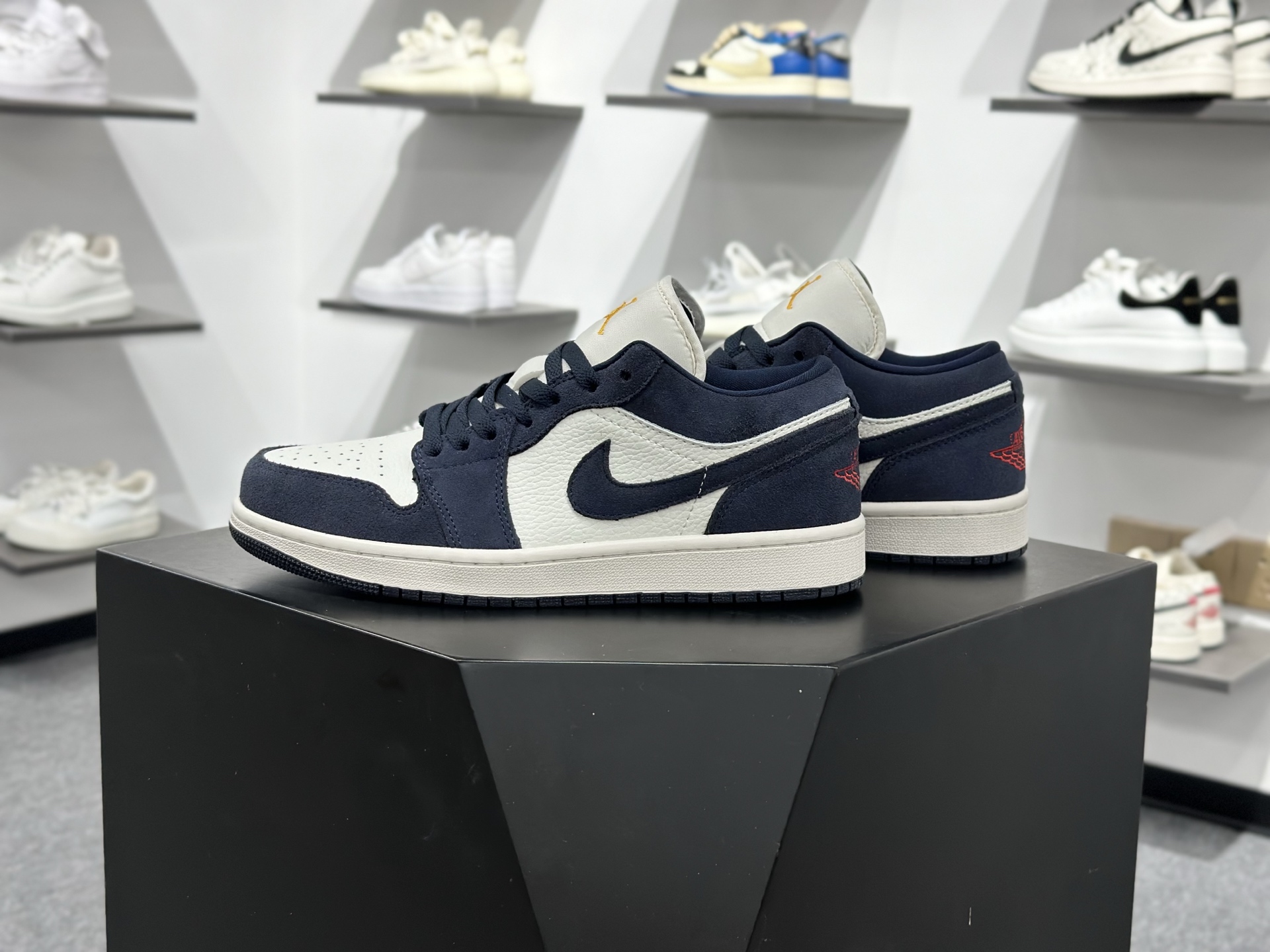 Air Jordan 1 Low 海军蓝 IO7448-400 Air Jordan 1 Low 海军蓝 IO7448-400