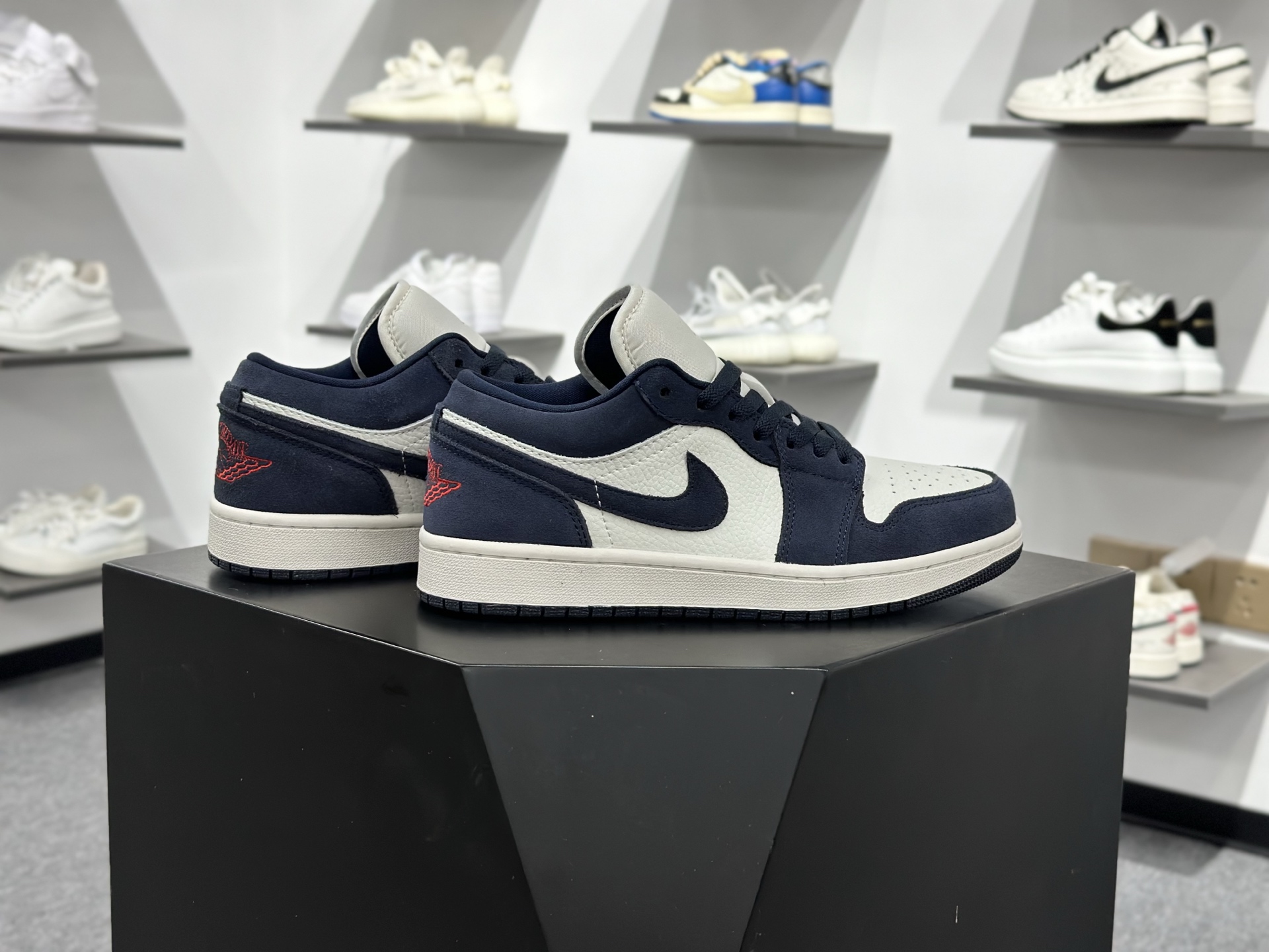 Air Jordan 1 Low 海军蓝 IO7448-400 Air Jordan 1 Low 海军蓝 IO7448-400