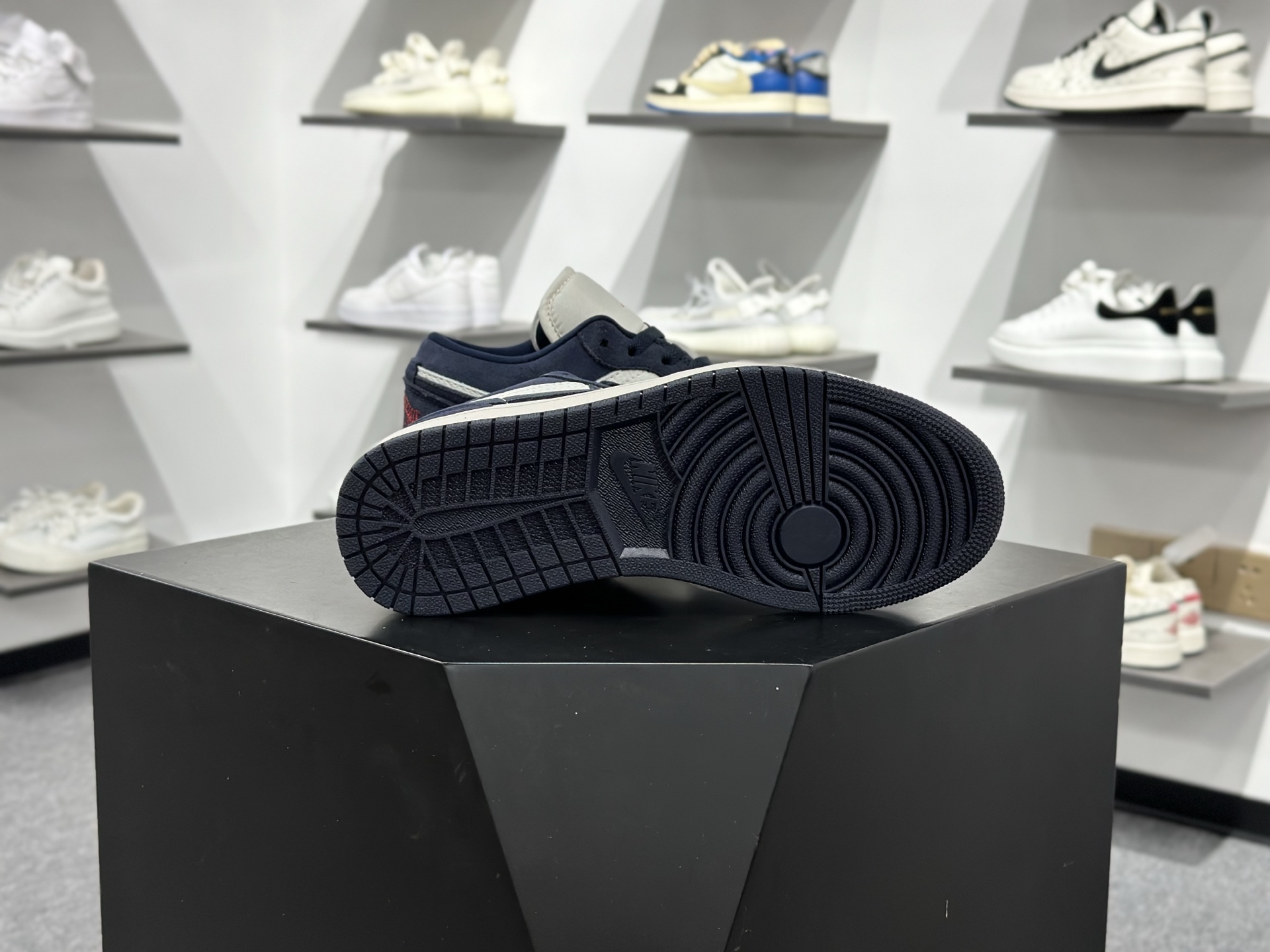 Air Jordan 1 Low 海军蓝 IO7448-400 Air Jordan 1 Low 海军蓝 IO7448-400