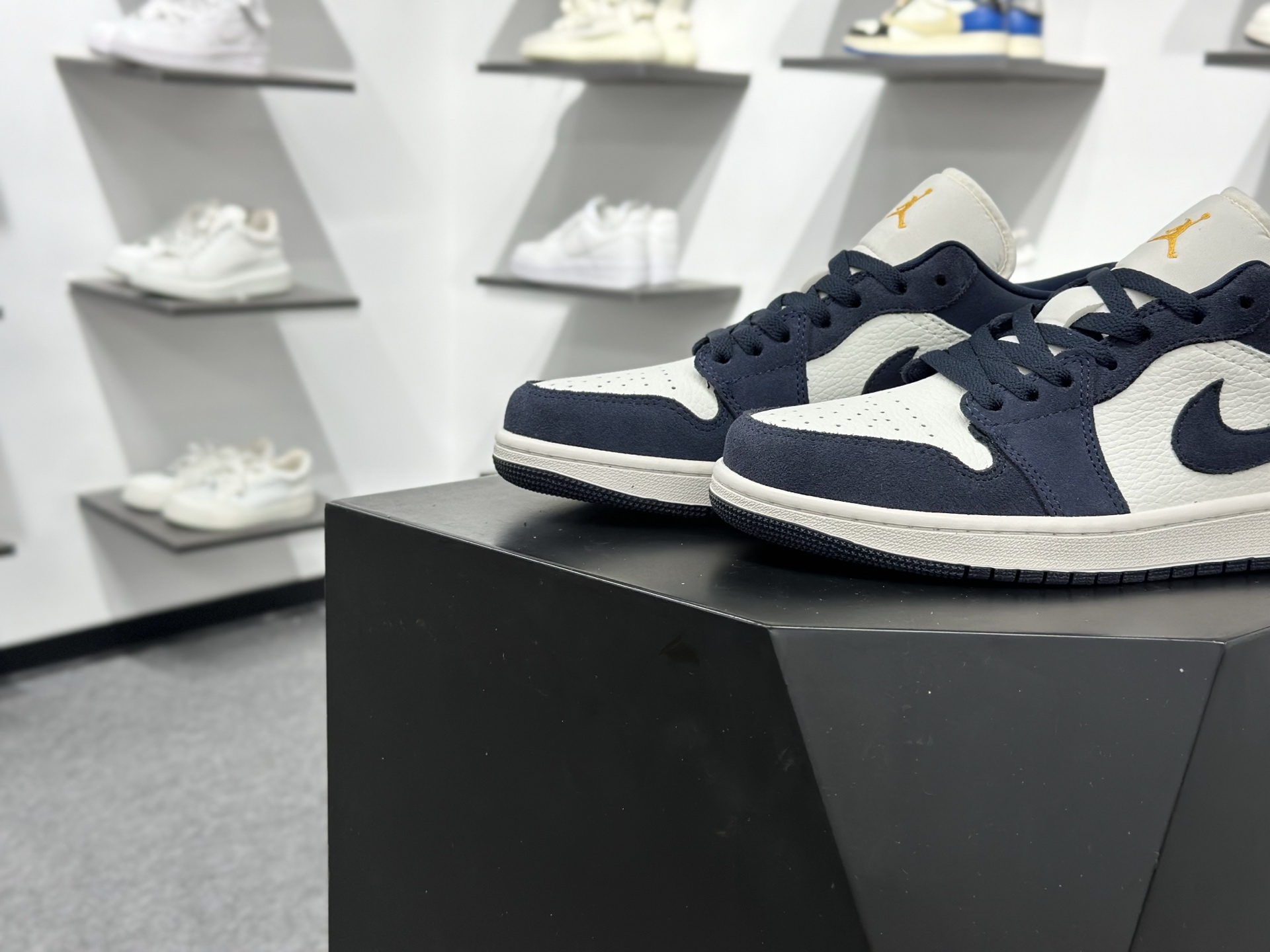 Air Jordan 1 Low 海军蓝 IO7448-400 Air Jordan 1 Low 海军蓝 IO7448-400
