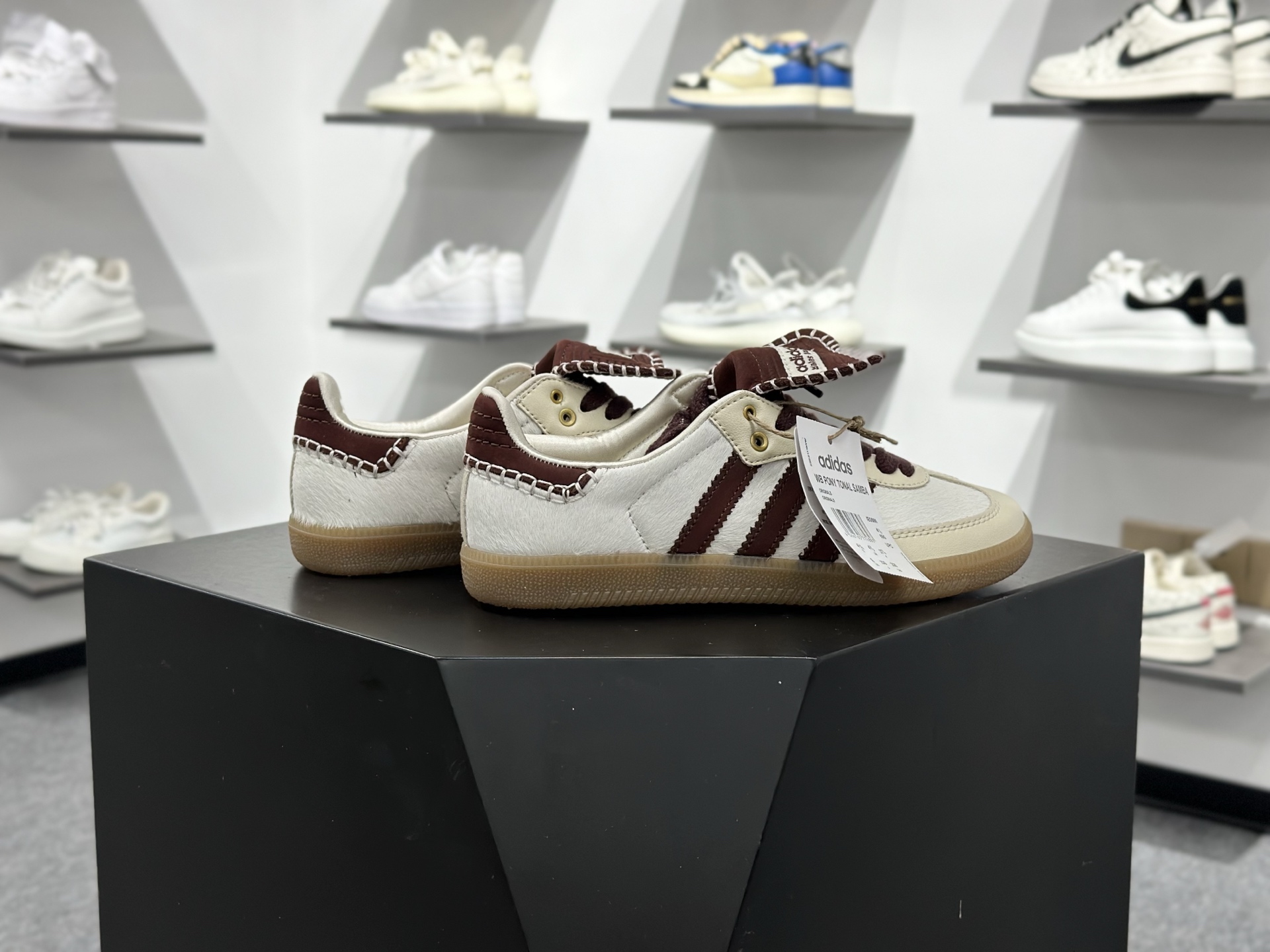 200 WALES BONNER x adidas originals Samba Pony Tonal 舒适 耐磨 低帮 板鞋 IE0586-Chinese UA Cheap High Quatity Brand Clothes Bags handbags Sneakers wholesale wholesaler seller from China Factory suppliers Fashion Clothing Shoes best Quality Beautiful Price 200 WALES BONNER x adidas originals Samba Pony Tonal 舒适 耐磨 低帮 板鞋 IE0586