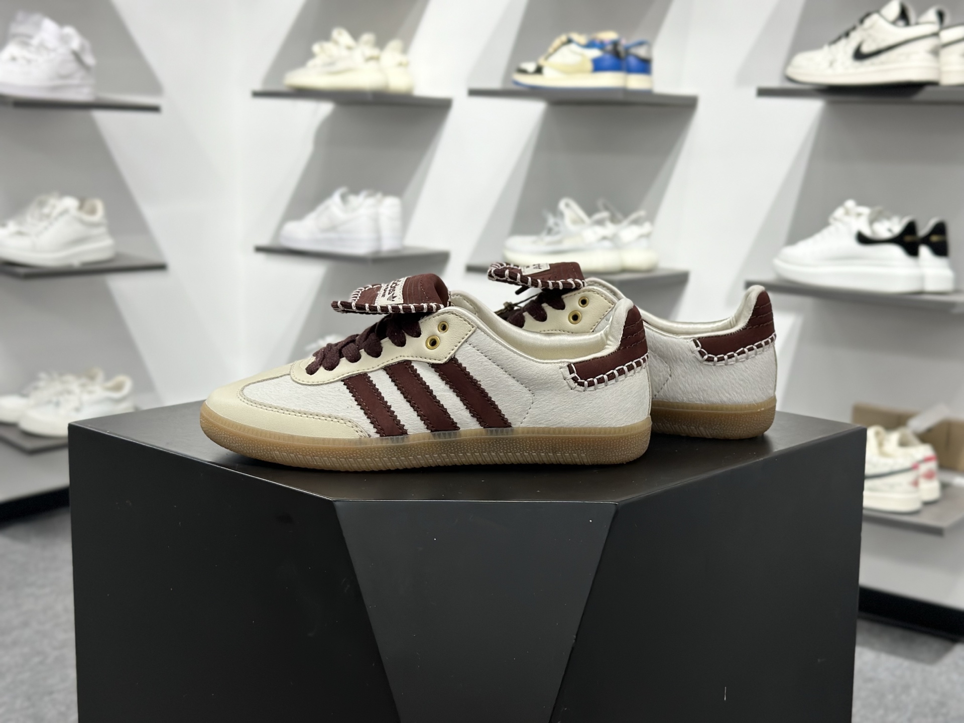 200 WALES BONNER x adidas originals Samba Pony Tonal 舒适 耐磨 低帮 板鞋 IE0586-Chinese UA Cheap High Quatity Brand Clothes Bags handbags Sneakers wholesale wholesaler seller from China Factory suppliers Fashion Clothing Shoes best Quality Beautiful Price 200 WALES BONNER x adidas originals Samba Pony Tonal 舒适 耐磨 低帮 板鞋 IE0586