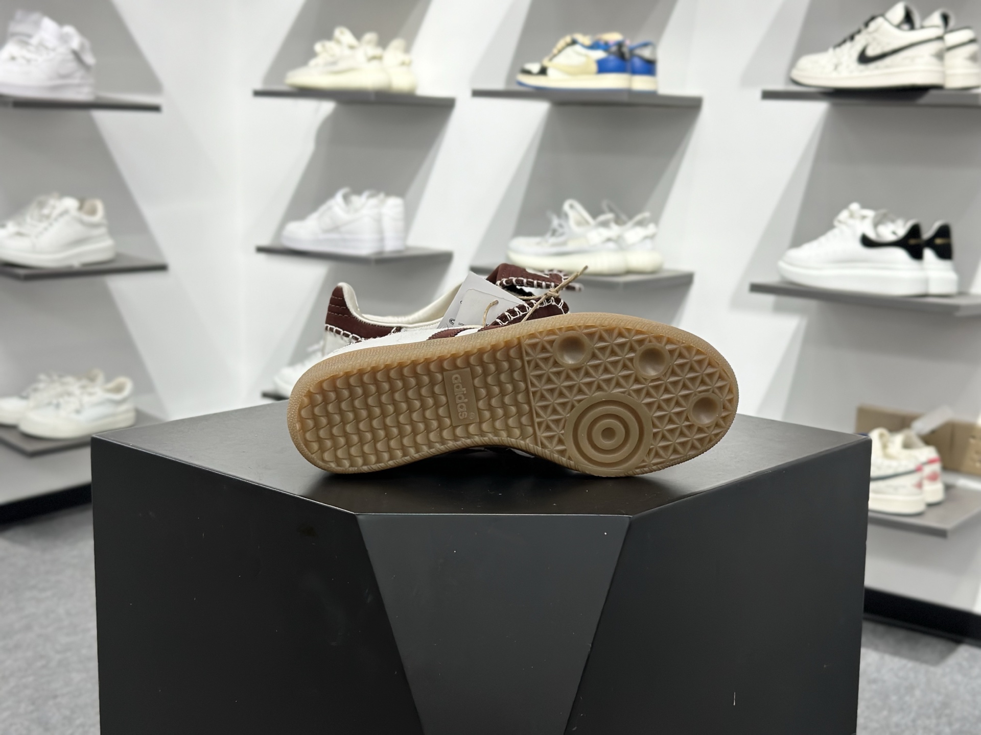 200 WALES BONNER x adidas originals Samba Pony Tonal 舒适 耐磨 低帮 板鞋 IE0586-Chinese UA Cheap High Quatity Brand Clothes Bags handbags Sneakers wholesale wholesaler seller from China Factory suppliers Fashion Clothing Shoes best Quality Beautiful Price 200 WALES BONNER x adidas originals Samba Pony Tonal 舒适 耐磨 低帮 板鞋 IE0586