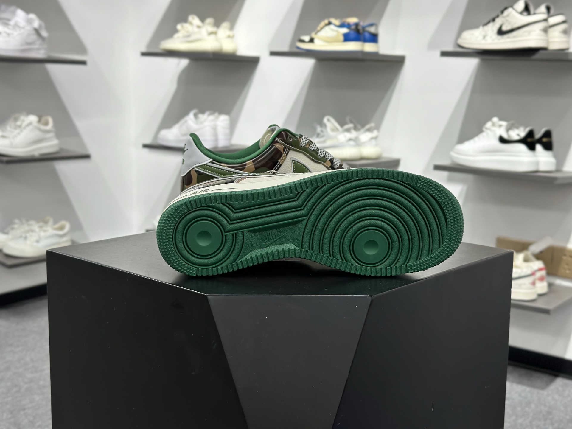 Nike Air Force 1 Low 07 x BAPE 迷彩绿白满天星 SY1388-032 Nike Air Force 1 Low 07 x BAPE 迷彩绿白满天星 SY1388-032