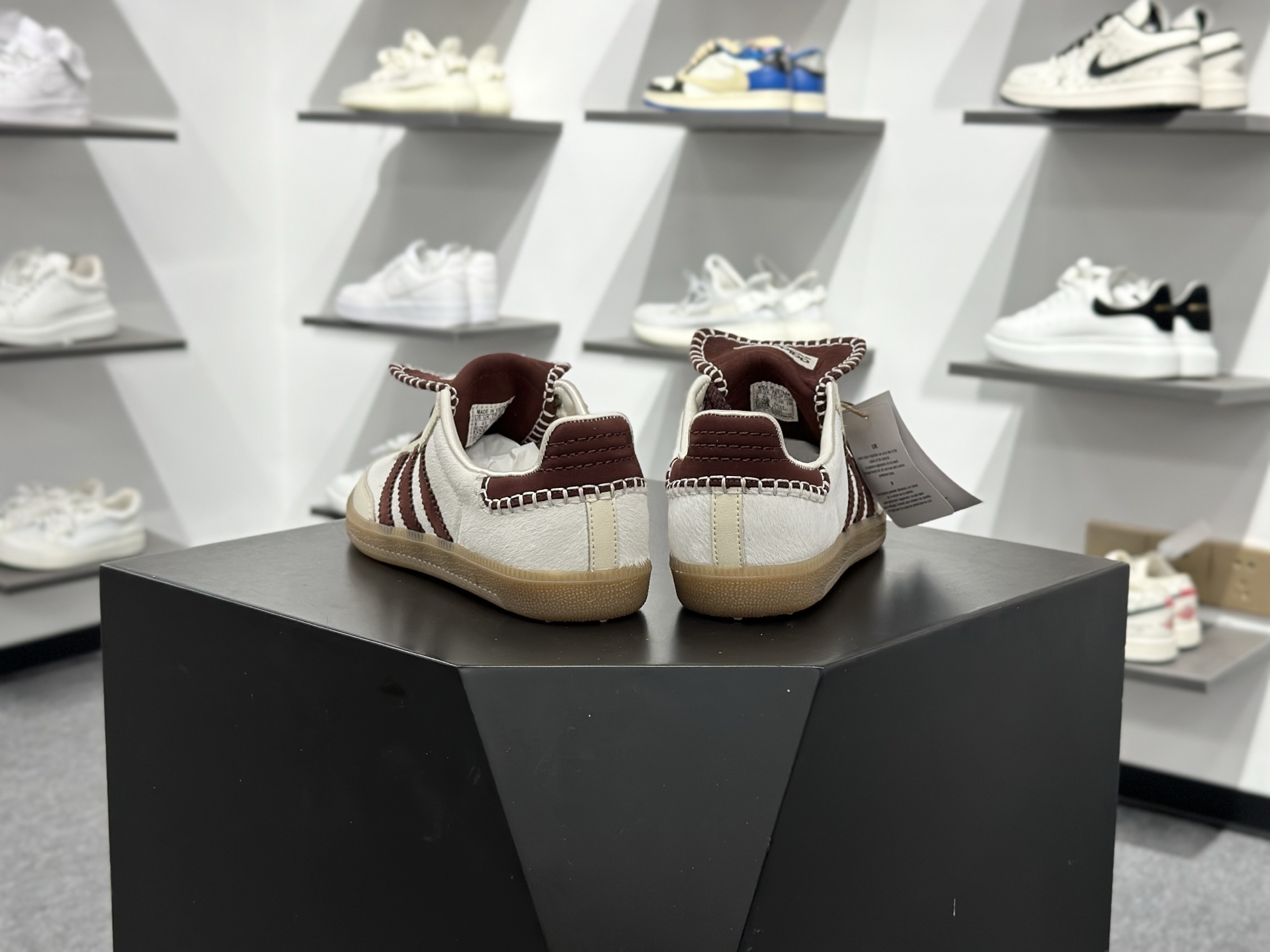 200 WALES BONNER x adidas originals Samba Pony Tonal 舒适 耐磨 低帮 板鞋 IE0586-Chinese UA Cheap High Quatity Brand Clothes Bags handbags Sneakers wholesale wholesaler seller from China Factory suppliers Fashion Clothing Shoes best Quality Beautiful Price 200 WALES BONNER x adidas originals Samba Pony Tonal 舒适 耐磨 低帮 板鞋 IE0586