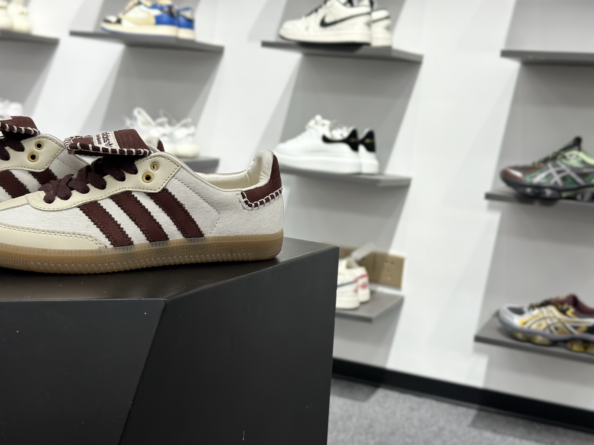 200 WALES BONNER x adidas originals Samba Pony Tonal 舒适 耐磨 低帮 板鞋 IE0586-Chinese UA Cheap High Quatity Brand Clothes Bags handbags Sneakers wholesale wholesaler seller from China Factory suppliers Fashion Clothing Shoes best Quality Beautiful Price 200 WALES BONNER x adidas originals Samba Pony Tonal 舒适 耐磨 低帮 板鞋 IE0586