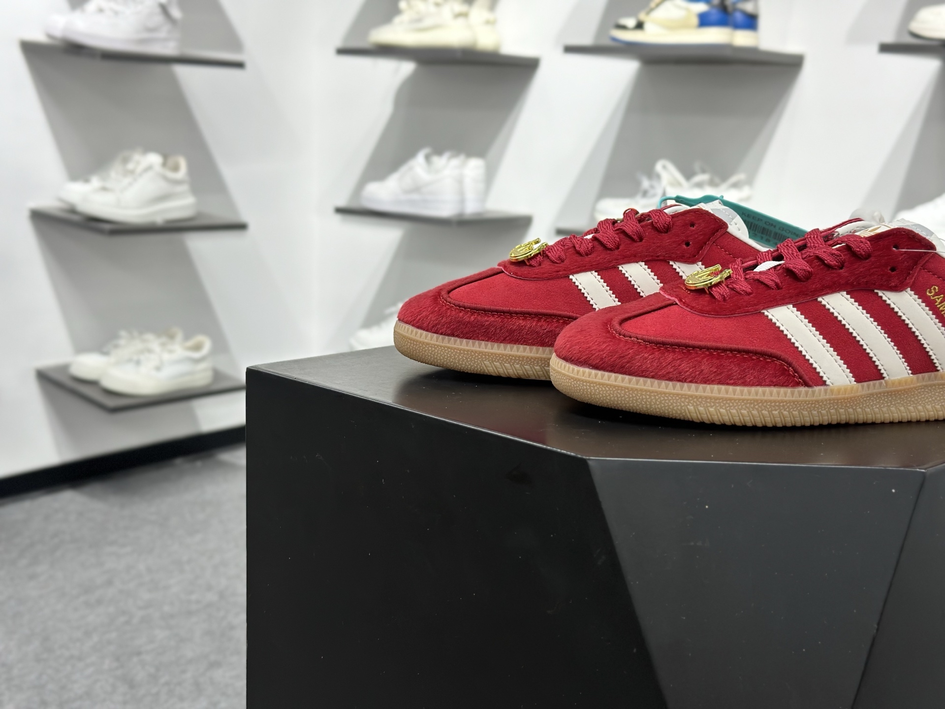 180 adidas originals Samba 马年限定 桑巴舞系列复古经典轻便板鞋 JQ5976-Chinese UA Cheap High Quatity Brand Clothes Bags handbags Sneakers wholesale wholesaler seller from China Factory suppliers Fashion Clothing Shoes best Quality Beautiful Price 180 adidas originals Samba 马年限定 桑巴舞系列复古经典轻便板鞋 JQ5976
