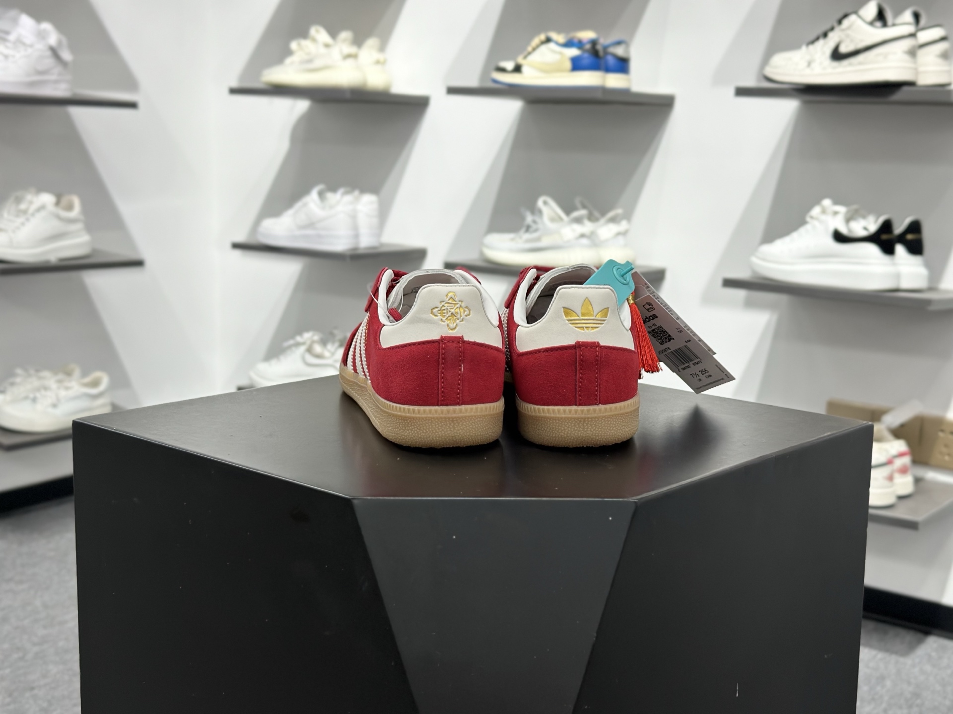 180 adidas originals Samba 马年限定 桑巴舞系列复古经典轻便板鞋 JQ5976-Chinese UA Cheap High Quatity Brand Clothes Bags handbags Sneakers wholesale wholesaler seller from China Factory suppliers Fashion Clothing Shoes best Quality Beautiful Price 180 adidas originals Samba 马年限定 桑巴舞系列复古经典轻便板鞋 JQ5976