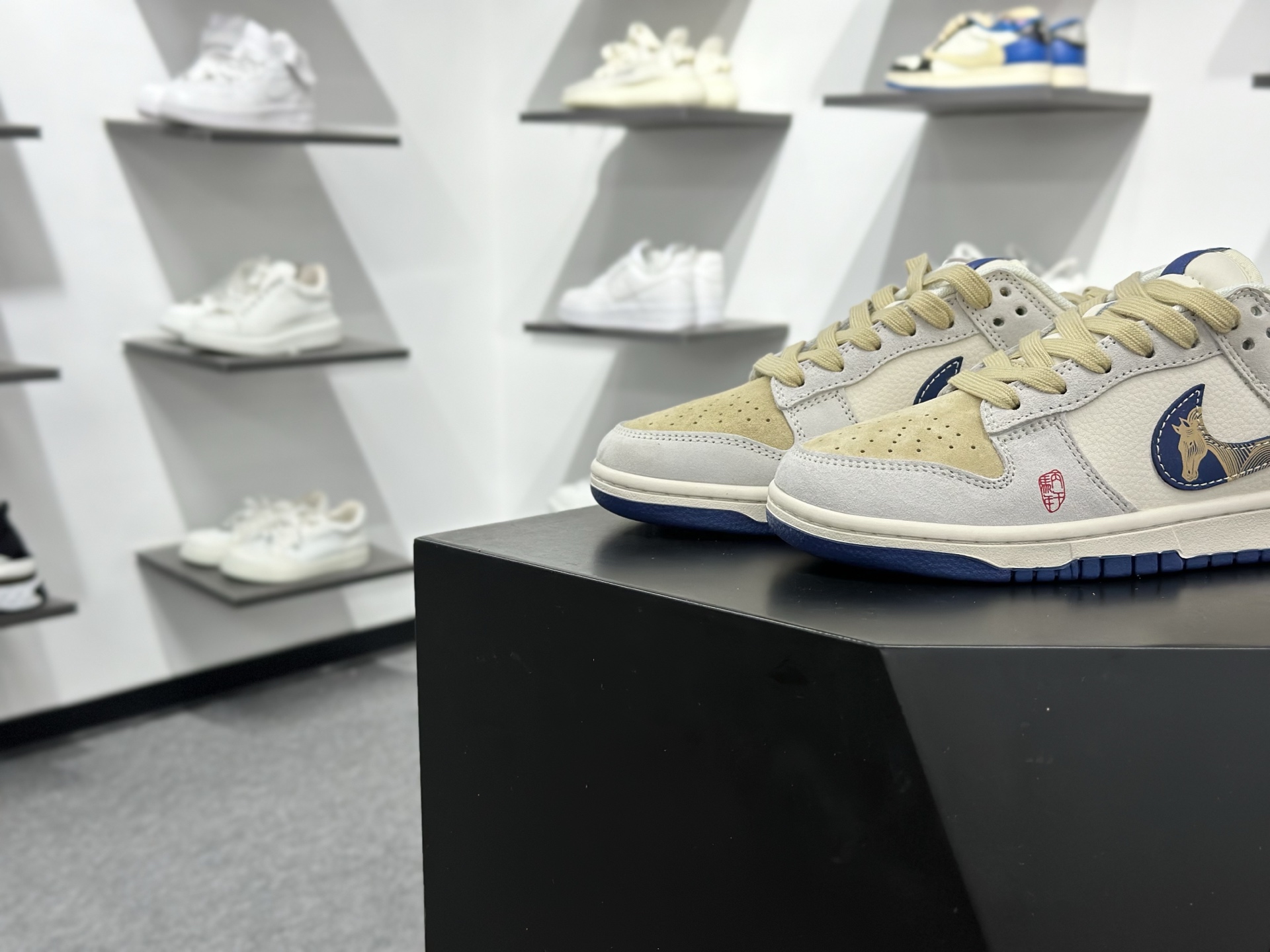 NIKE SB DUNK LOW PRO 马年限定款直接戳中审美 LX1988-814 NIKE SB DUNK LOW PRO 马年限定款直接戳中审美 LX1988-814