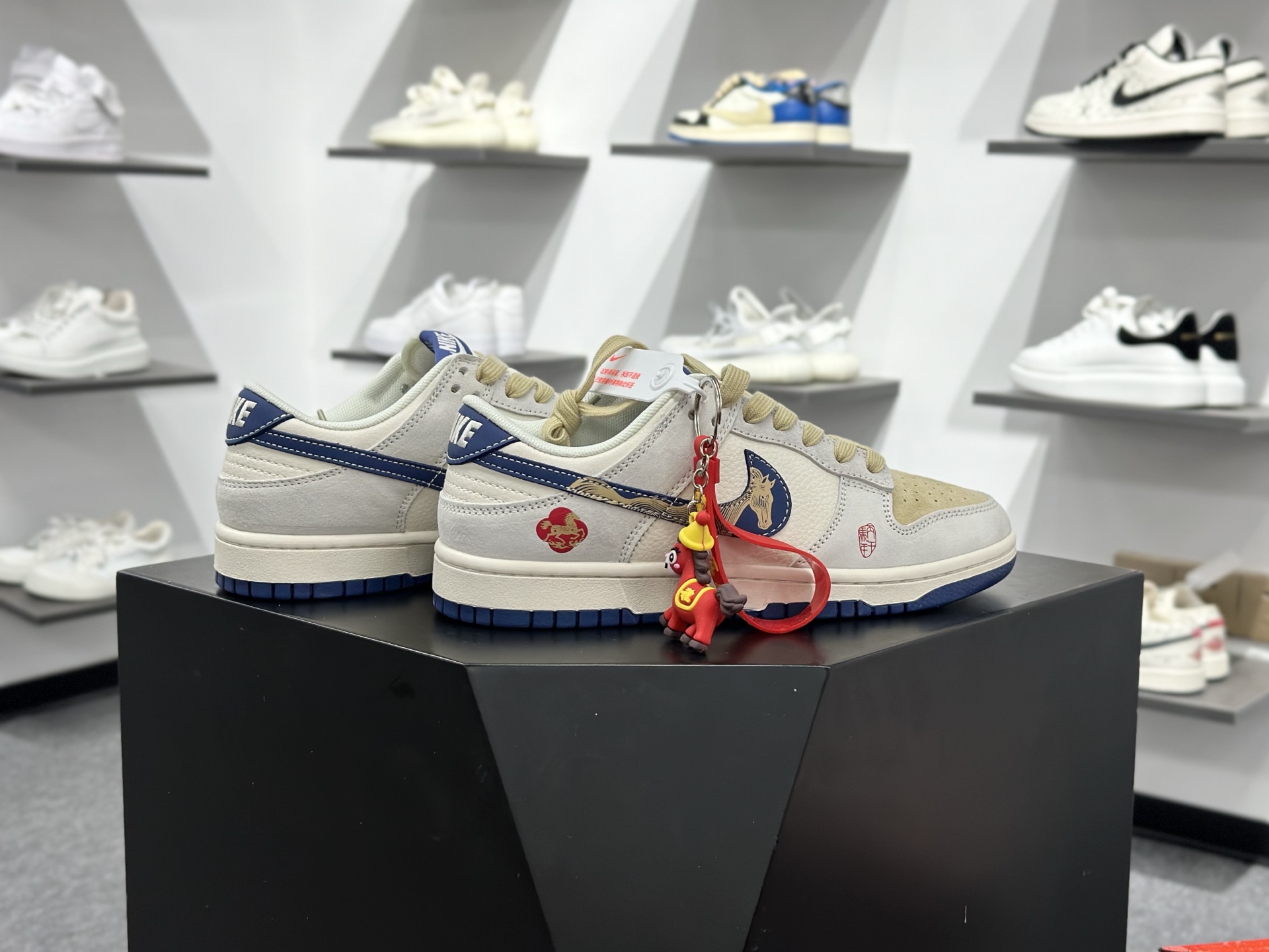 NIKE SB DUNK LOW PRO 马年限定款直接戳中审美 LX1988-814 NIKE SB DUNK LOW PRO 马年限定款直接戳中审美 LX1988-814