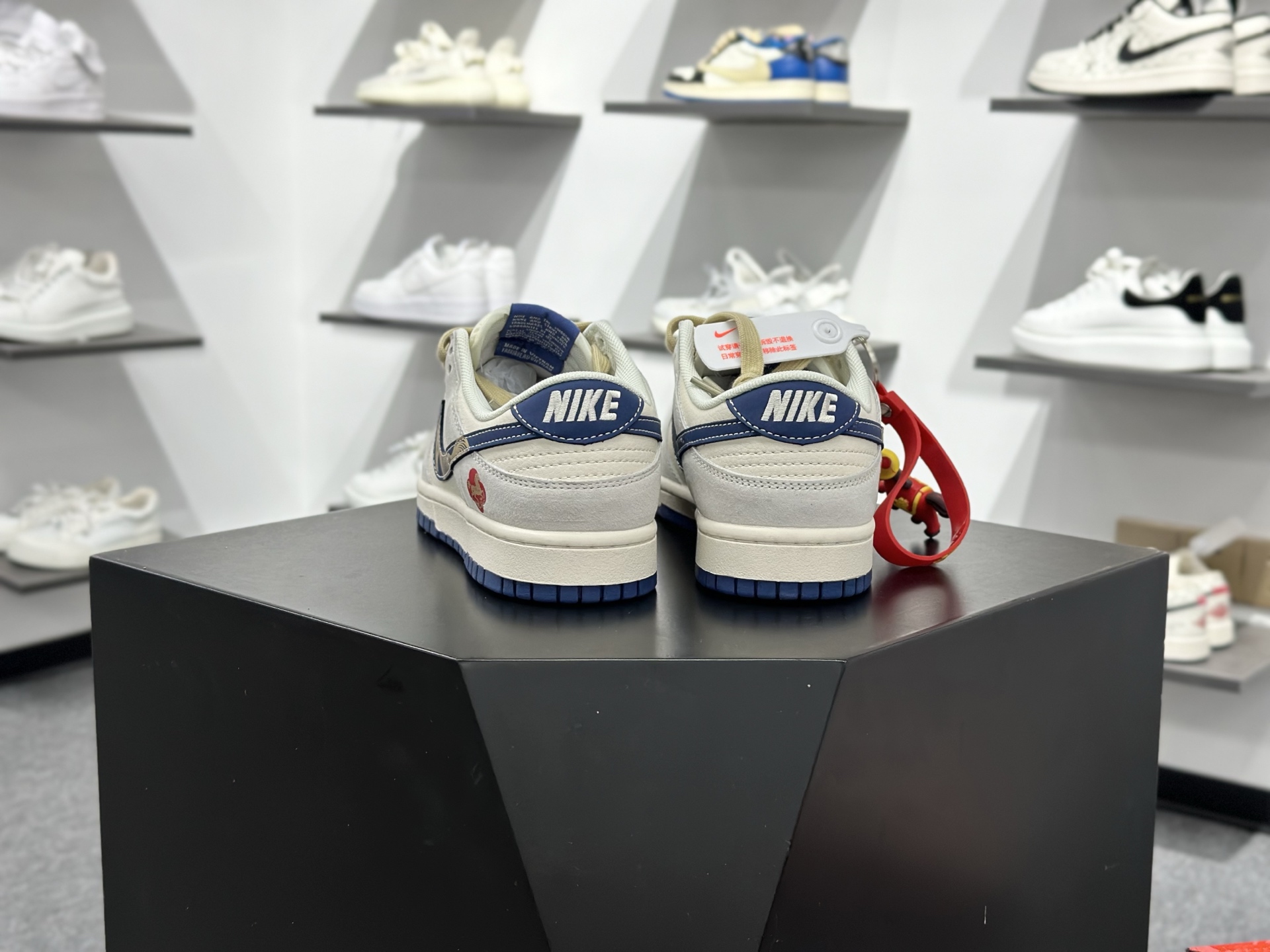 NIKE SB DUNK LOW PRO 马年限定款直接戳中审美 LX1988-814 NIKE SB DUNK LOW PRO 马年限定款直接戳中审美 LX1988-814