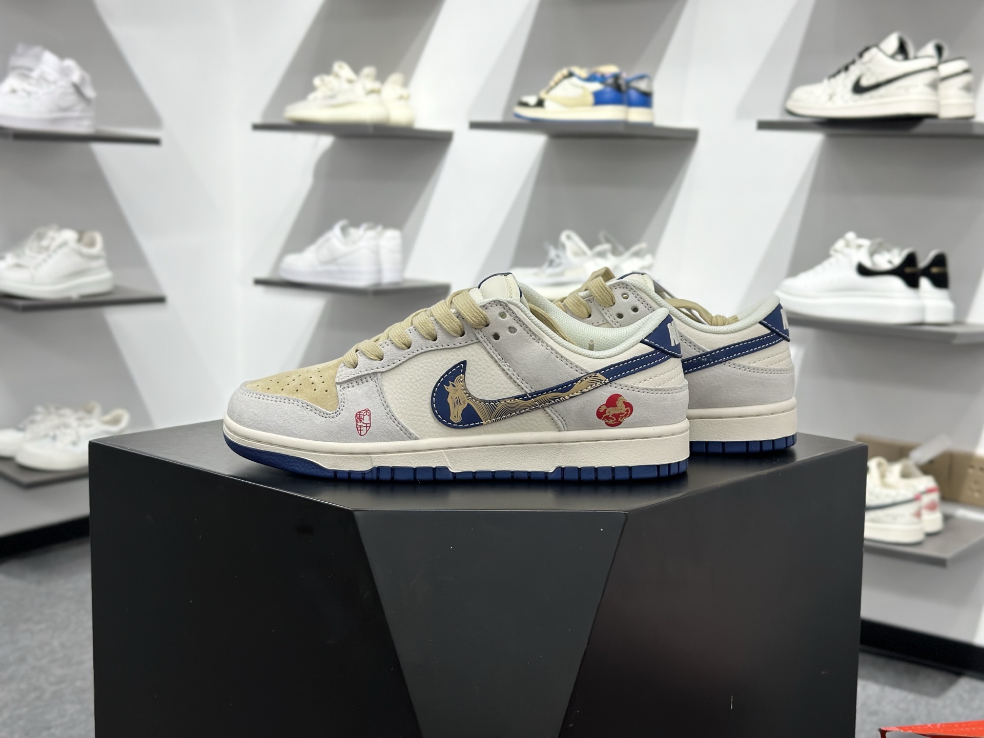 NIKE SB DUNK LOW PRO 马年限定款直接戳中审美 LX1988-814 NIKE SB DUNK LOW PRO 马年限定款直接戳中审美 LX1988-814