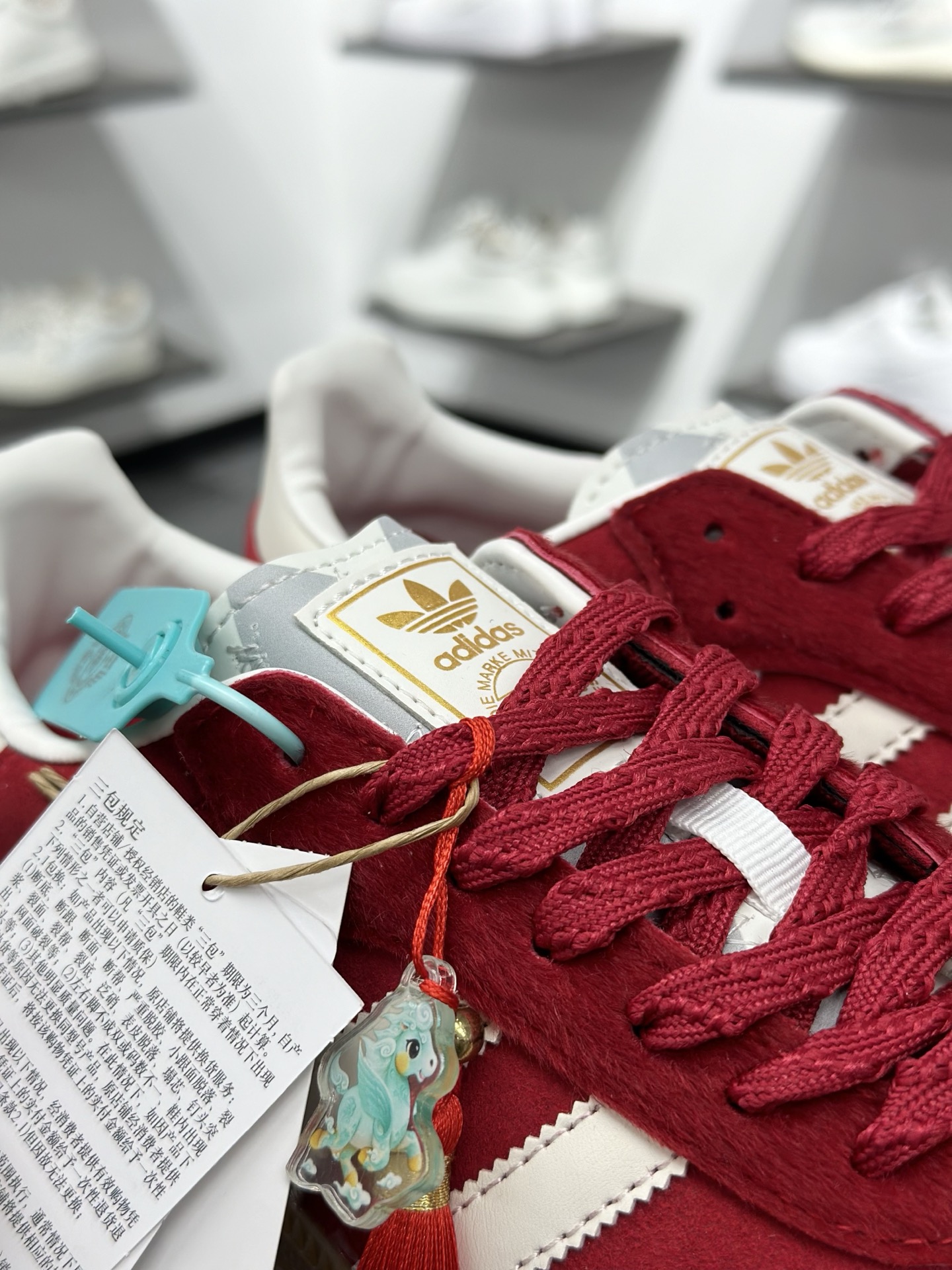 180 adidas originals Samba 马年限定 桑巴舞系列复古经典轻便板鞋 JQ5976-Chinese UA Cheap High Quatity Brand Clothes Bags handbags Sneakers wholesale wholesaler seller from China Factory suppliers Fashion Clothing Shoes best Quality Beautiful Price 180 adidas originals Samba 马年限定 桑巴舞系列复古经典轻便板鞋 JQ5976