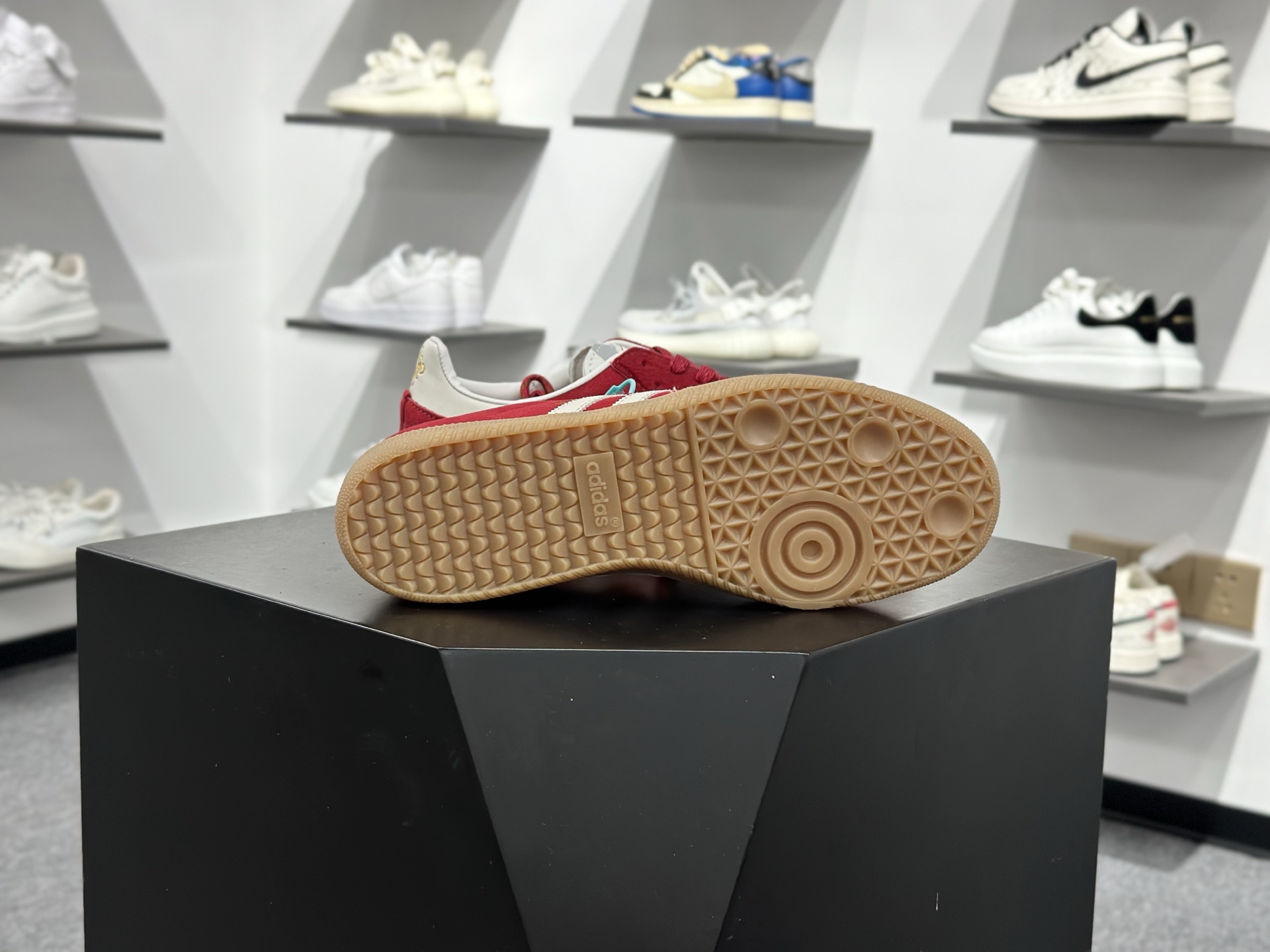 180 adidas originals Samba 马年限定 桑巴舞系列复古经典轻便板鞋 JQ5976-Chinese UA Cheap High Quatity Brand Clothes Bags handbags Sneakers wholesale wholesaler seller from China Factory suppliers Fashion Clothing Shoes best Quality Beautiful Price 180 adidas originals Samba 马年限定 桑巴舞系列复古经典轻便板鞋 JQ5976
