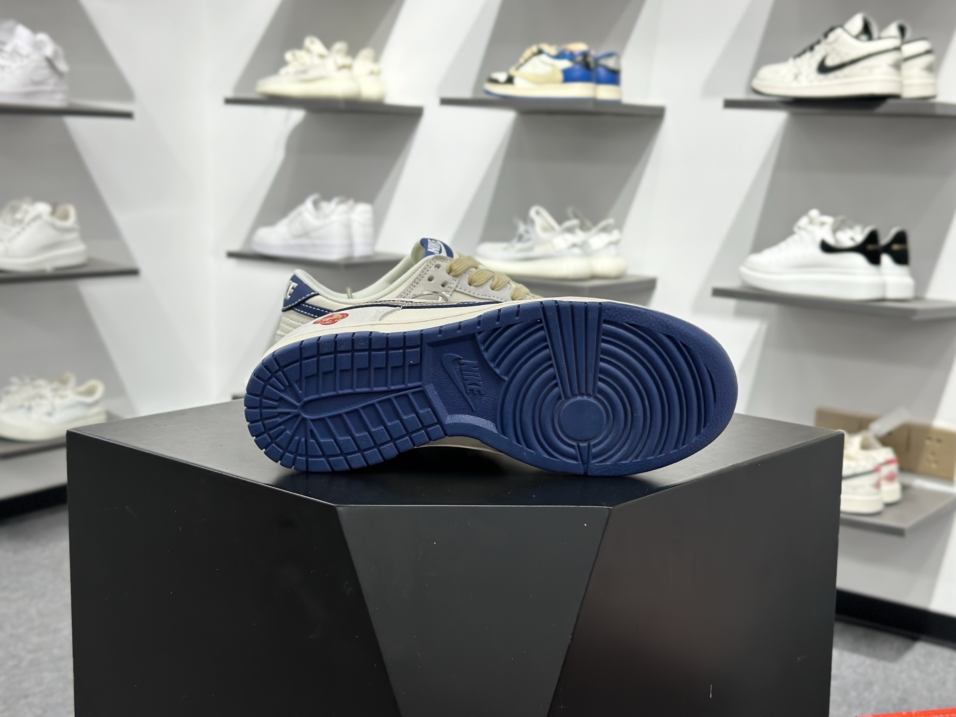 NIKE SB DUNK LOW PRO 马年限定款直接戳中审美 LX1988-814 NIKE SB DUNK LOW PRO 马年限定款直接戳中审美 LX1988-814