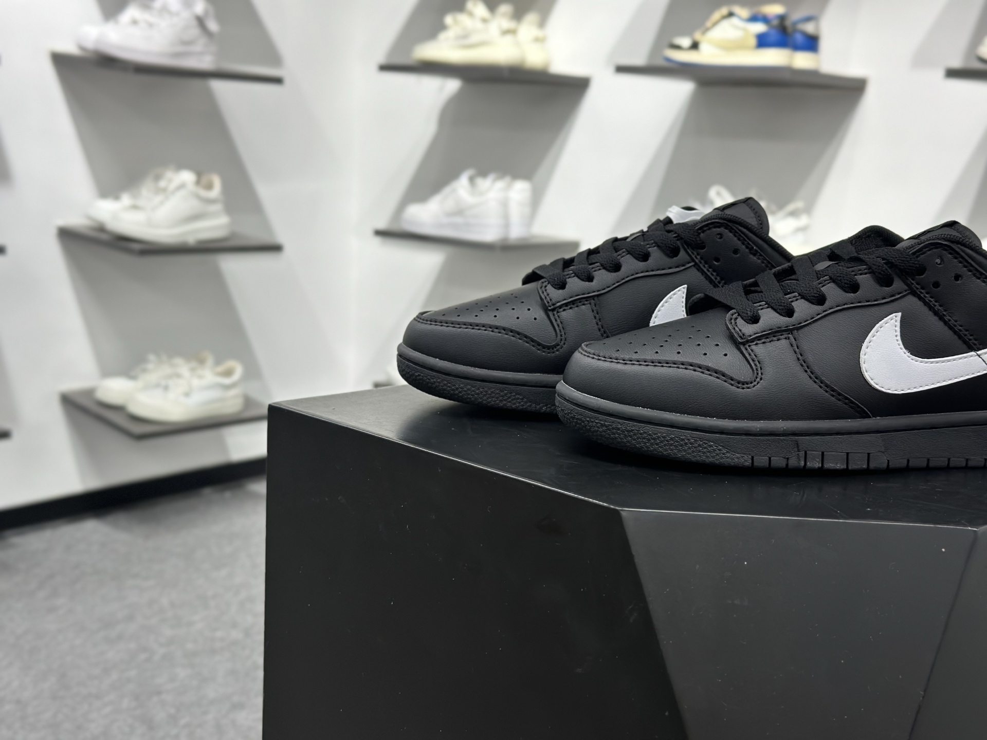 200 Nike SB Dunk Low 全黑白勾 低帮休闲板鞋 IO7606-010-Chinese UA Cheap High Quatity Brand Clothes Bags handbags Sneakers wholesale wholesaler seller from China Factory suppliers Fashion Clothing Shoes best Quality Beautiful Price 200 Nike SB Dunk Low 全黑白勾 低帮休闲板鞋 IO7606-010