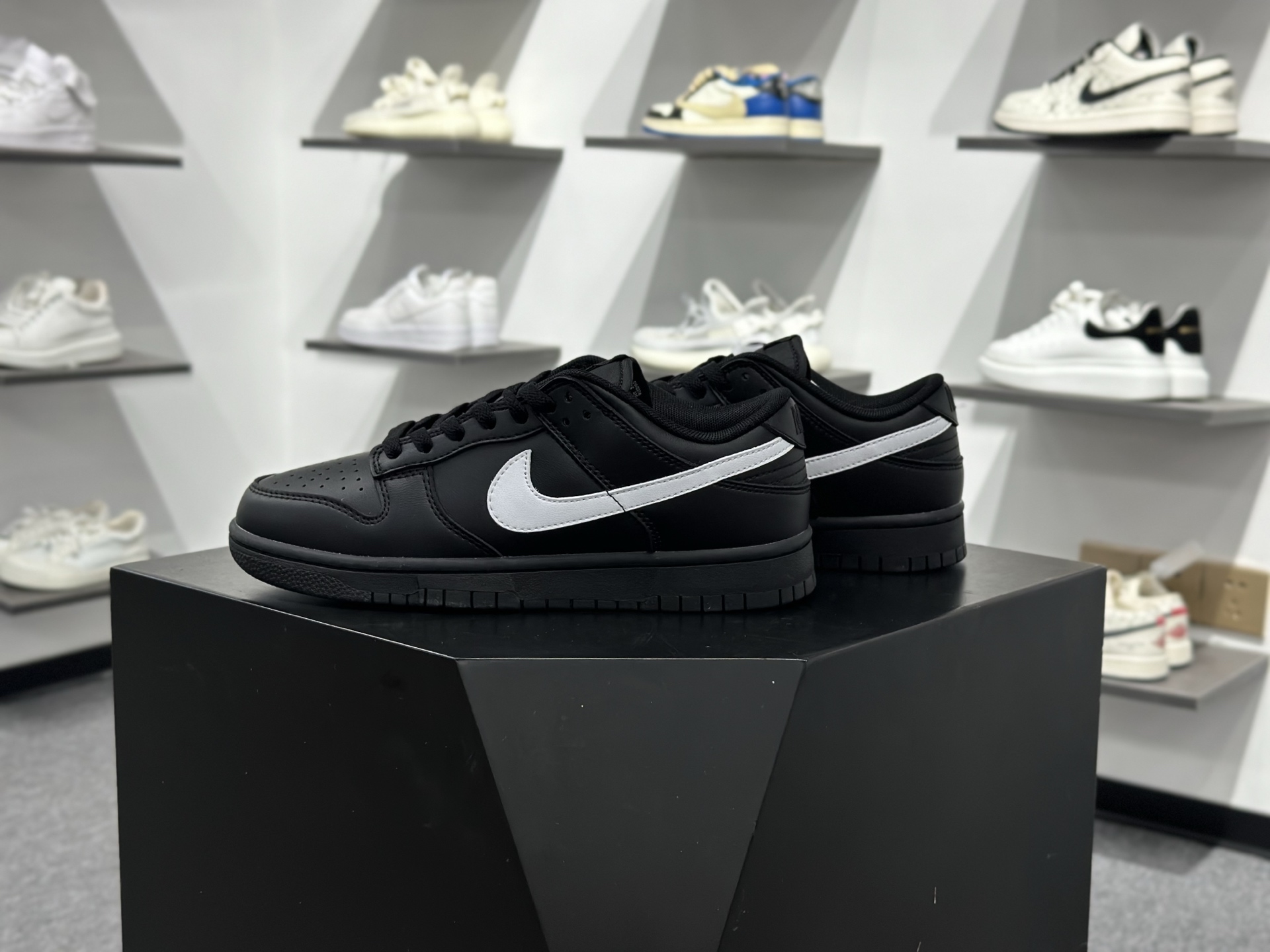 200 Nike SB Dunk Low 全黑白勾 低帮休闲板鞋 IO7606-010-Chinese UA Cheap High Quatity Brand Clothes Bags handbags Sneakers wholesale wholesaler seller from China Factory suppliers Fashion Clothing Shoes best Quality Beautiful Price 200 Nike SB Dunk Low 全黑白勾 低帮休闲板鞋 IO7606-010