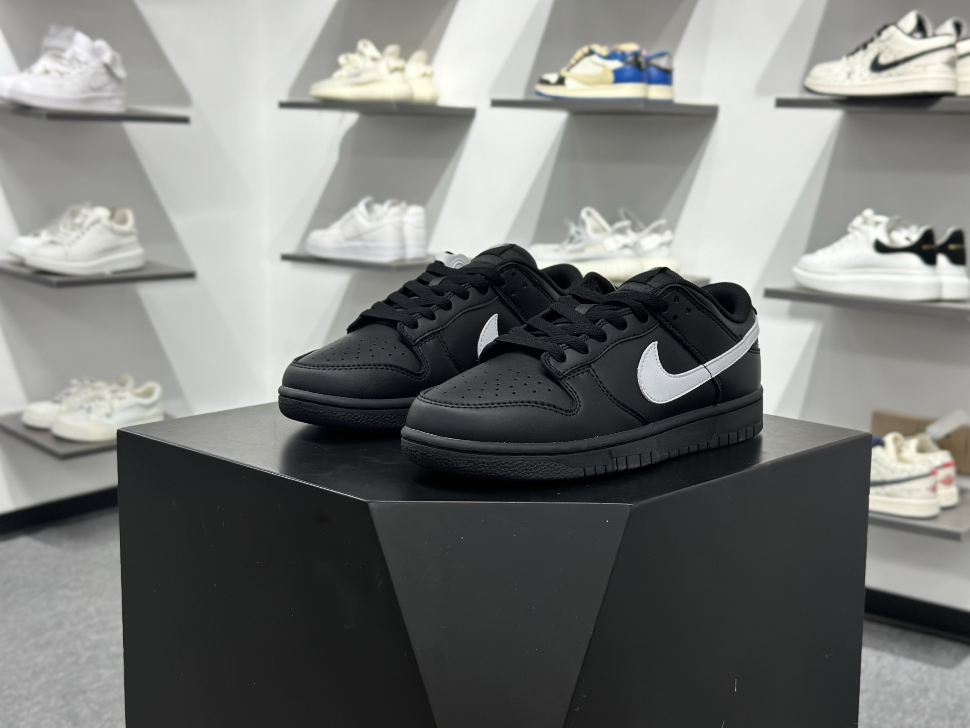 200 Nike SB Dunk Low 全黑白勾 低帮休闲板鞋 IO7606-010-Chinese UA Cheap High Quatity Brand Clothes Bags handbags Sneakers wholesale wholesaler seller from China Factory suppliers Fashion Clothing Shoes best Quality Beautiful Price 200 Nike SB Dunk Low 全黑白勾 低帮休闲板鞋 IO7606-010