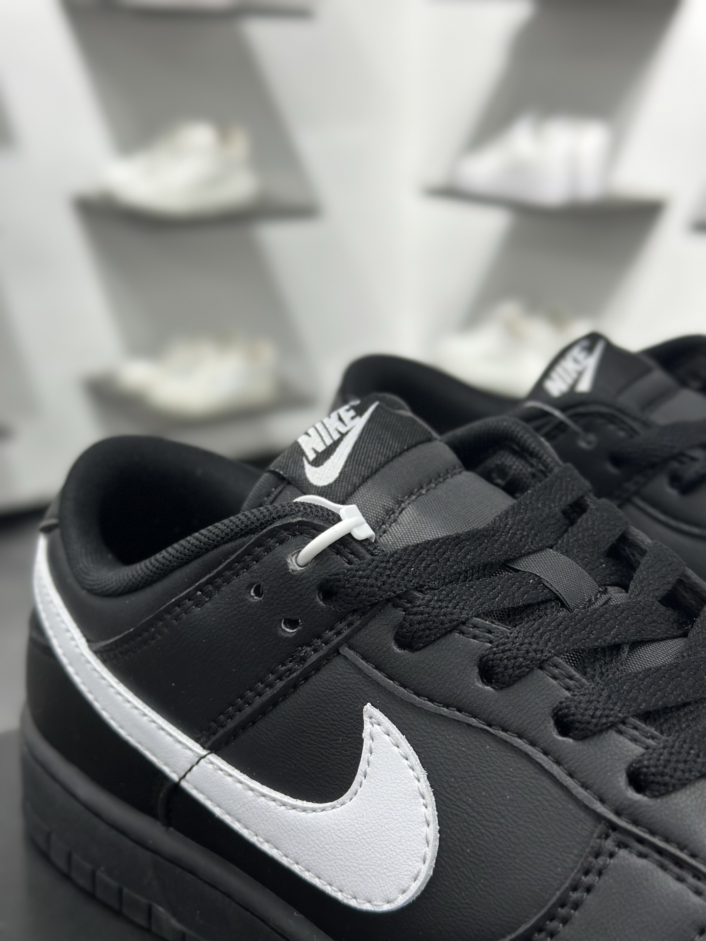 200 Nike SB Dunk Low 全黑白勾 低帮休闲板鞋 IO7606-010-Chinese UA Cheap High Quatity Brand Clothes Bags handbags Sneakers wholesale wholesaler seller from China Factory suppliers Fashion Clothing Shoes best Quality Beautiful Price 200 Nike SB Dunk Low 全黑白勾 低帮休闲板鞋 IO7606-010