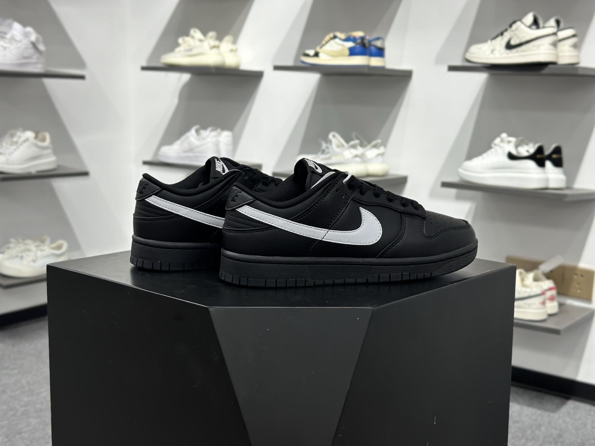 200 Nike SB Dunk Low 全黑白勾 低帮休闲板鞋 IO7606-010-Chinese UA Cheap High Quatity Brand Clothes Bags handbags Sneakers wholesale wholesaler seller from China Factory suppliers Fashion Clothing Shoes best Quality Beautiful Price 200 Nike SB Dunk Low 全黑白勾 低帮休闲板鞋 IO7606-010
