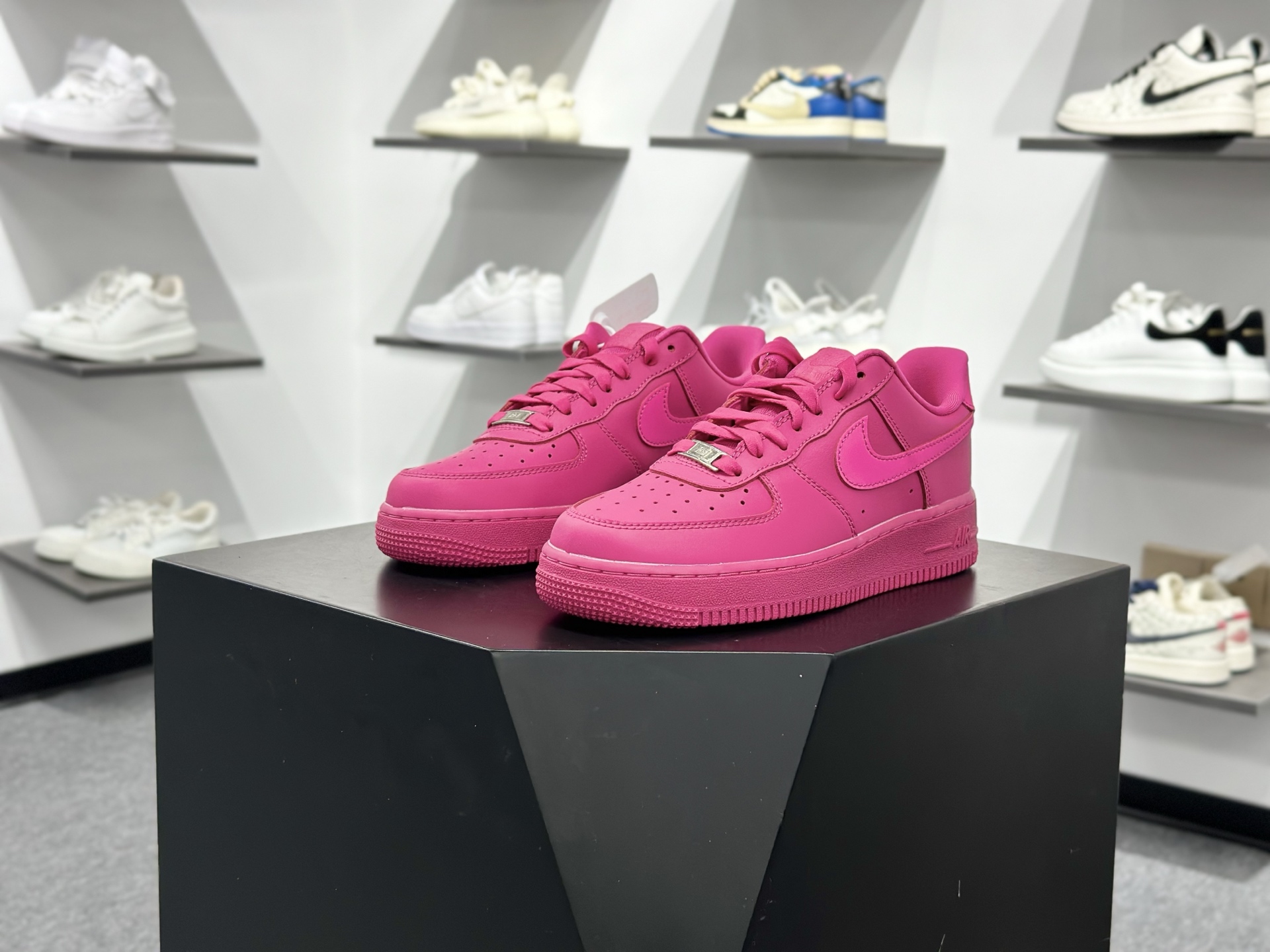 _dqt9sS5tiV0KvPReCx3iQWj2UqDW1JYtAXp0T9A