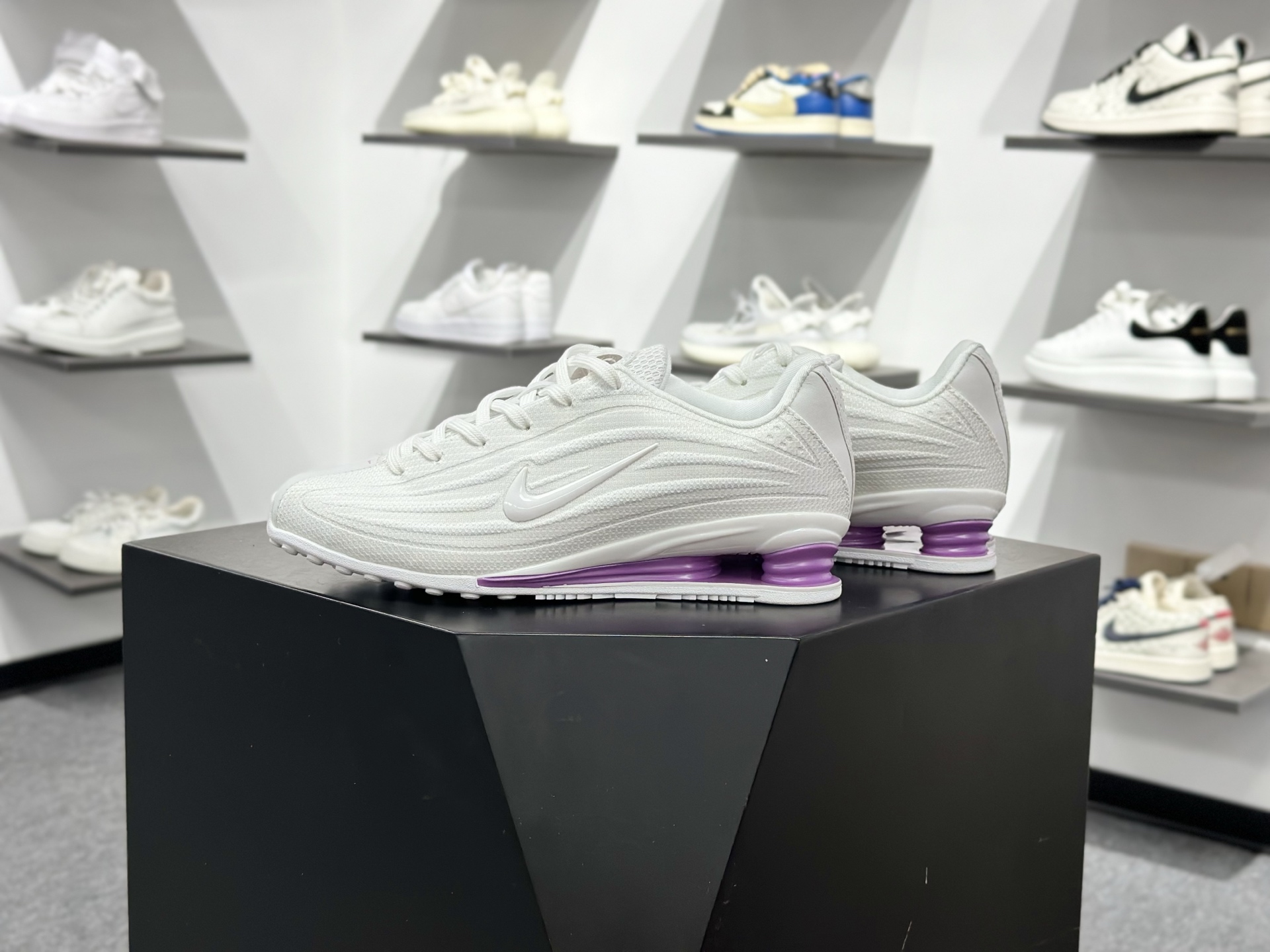 180 Nike Shox Z 耐克专利弹簧气柱跑步鞋 HQ7540-101-Chinese UA Cheap High Quatity Brand Clothes Bags handbags Sneakers wholesale wholesaler seller from China Factory suppliers Fashion Clothing Shoes best Quality Beautiful Price 180 Nike Shox Z 耐克专利弹簧气柱跑步鞋 HQ7540-101