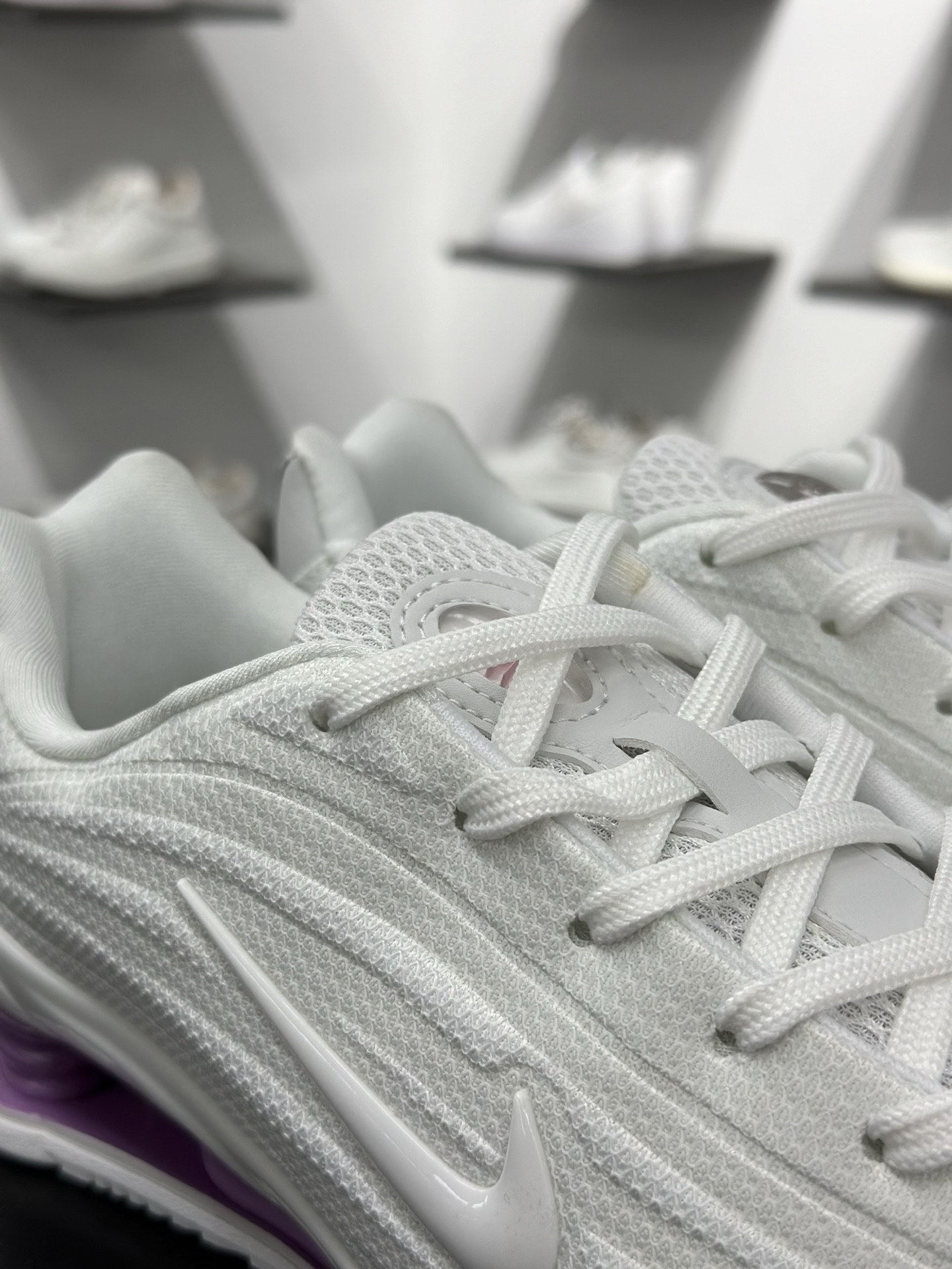 180 Nike Shox Z 耐克专利弹簧气柱跑步鞋 HQ7540-101-Chinese UA Cheap High Quatity Brand Clothes Bags handbags Sneakers wholesale wholesaler seller from China Factory suppliers Fashion Clothing Shoes best Quality Beautiful Price 180 Nike Shox Z 耐克专利弹簧气柱跑步鞋 HQ7540-101