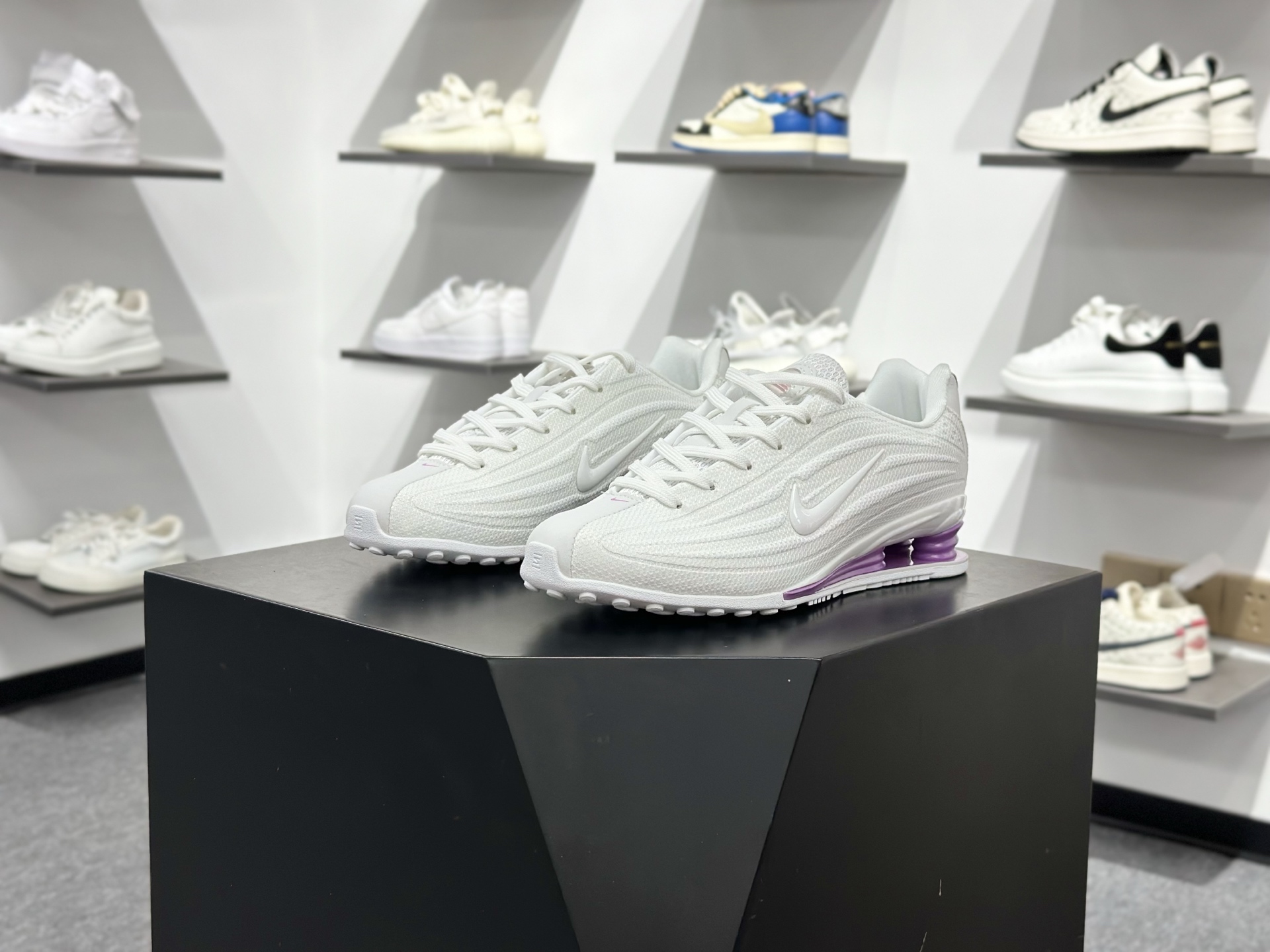 180 Nike Shox Z 耐克专利弹簧气柱跑步鞋 HQ7540-101-Chinese UA Cheap High Quatity Brand Clothes Bags handbags Sneakers wholesale wholesaler seller from China Factory suppliers Fashion Clothing Shoes best Quality Beautiful Price 180 Nike Shox Z 耐克专利弹簧气柱跑步鞋 HQ7540-101