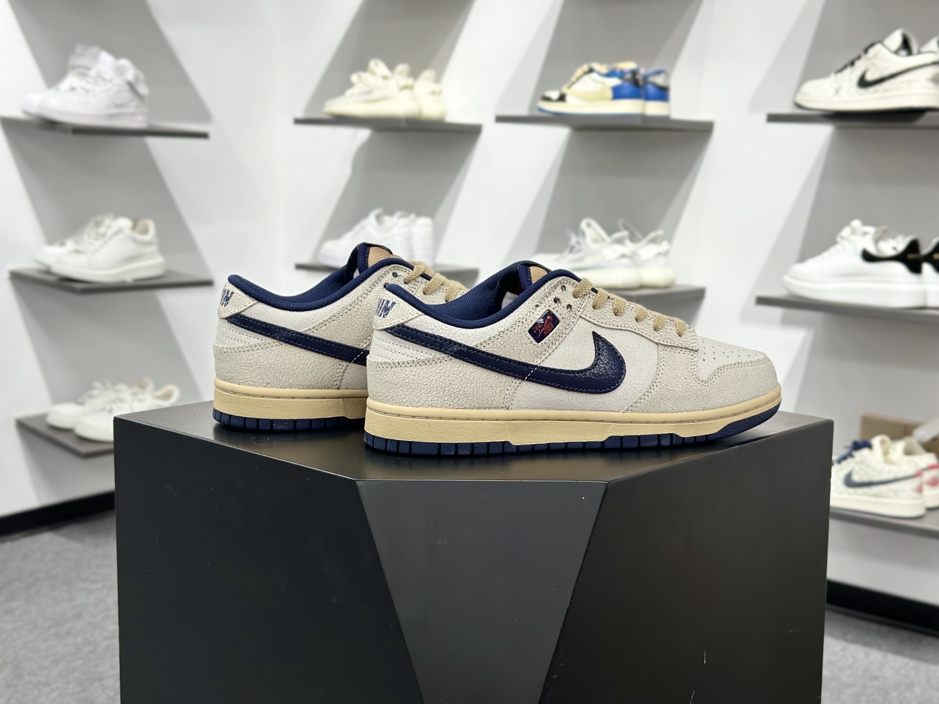 220 NIKE STRANGER THINGS X NIKE DUNK LOW 全新配色 IH6766-001-Chinese UA Cheap High Quatity Brand Clothes Bags handbags Sneakers wholesale wholesaler seller from China Factory suppliers Fashion Clothing Shoes best Quality Beautiful Price 220 NIKE STRANGER THINGS X NIKE DUNK LOW 全新配色 IH6766-001