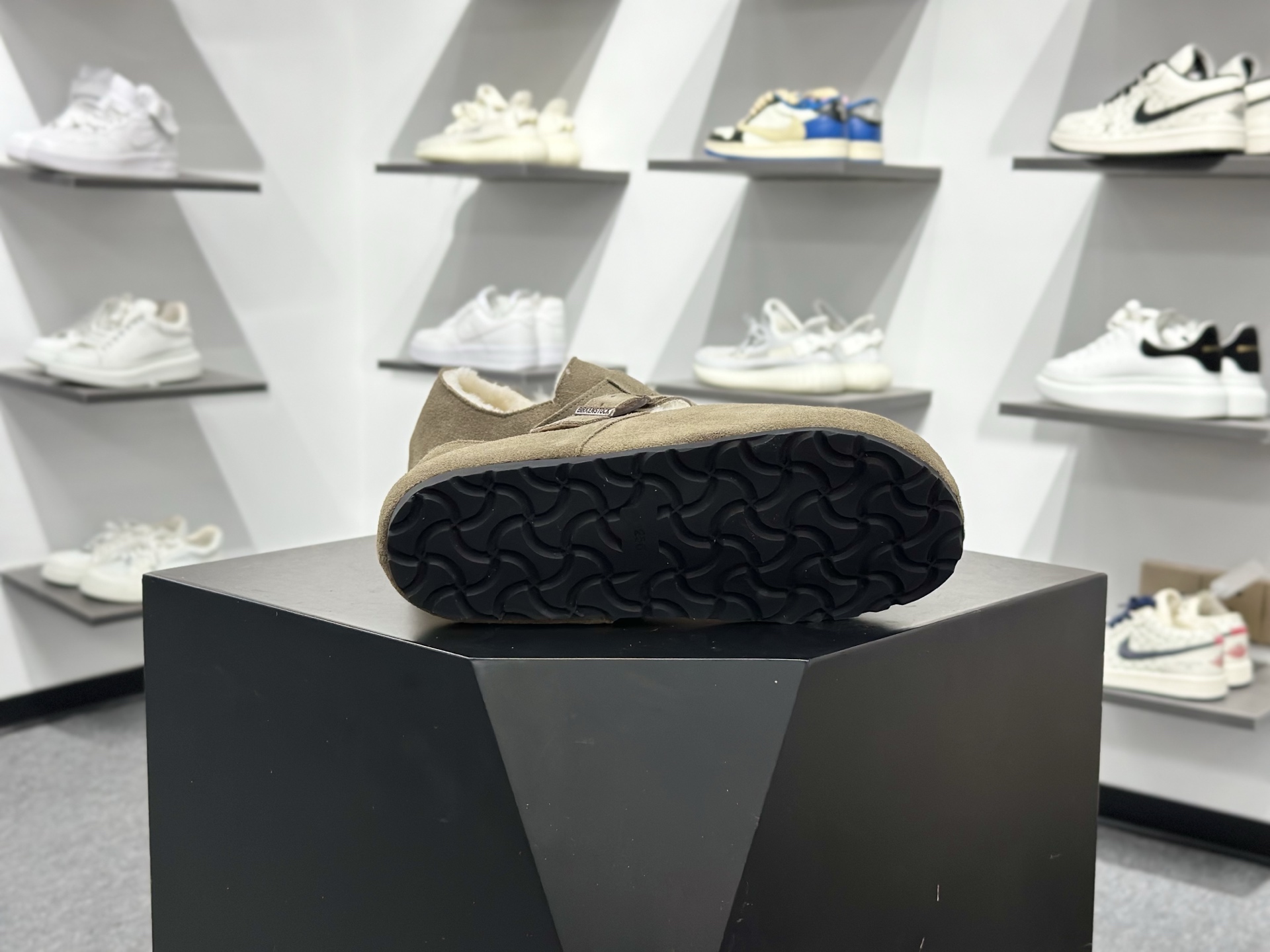 180 勃肯birkenstock 经典全包款纯原G版加绒款 优质牛皮翻毛皮-Chinese UA Cheap High Quatity Brand Clothes Bags handbags Sneakers wholesale wholesaler seller from China Factory suppliers Fashion Clothing Shoes best Quality Beautiful Price 180 勃肯birkenstock 经典全包款纯原G版加绒款 优质牛皮翻毛皮