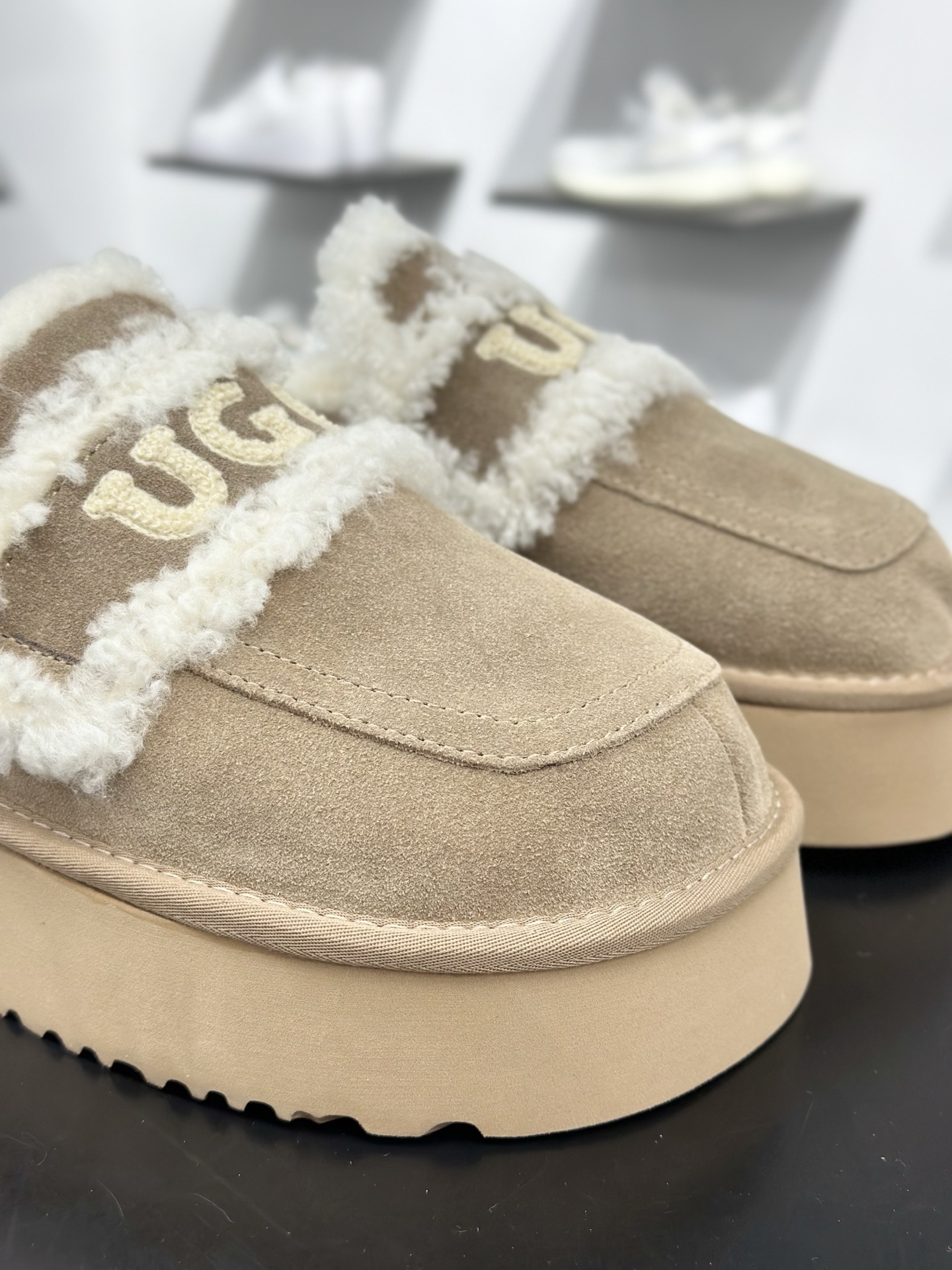 190 UGG秋冬最新款OB938系列法式羊毛刺绣毛毛拖雪地靴-Chinese UA Cheap High Quatity Brand Clothes Bags handbags Sneakers wholesale wholesaler seller from China Factory suppliers Fashion Clothing Shoes best Quality Beautiful Price 190 UGG秋冬最新款OB938系列法式羊毛刺绣毛毛拖雪地靴