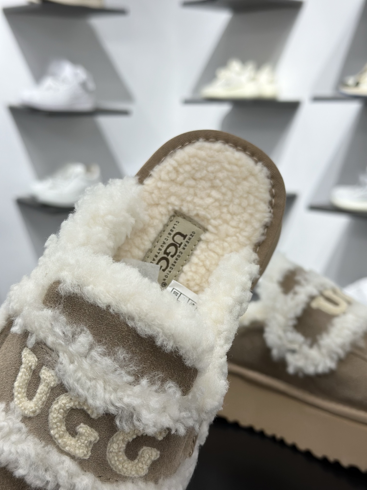 190 UGG秋冬最新款OB938系列法式羊毛刺绣毛毛拖雪地靴-Chinese UA Cheap High Quatity Brand Clothes Bags handbags Sneakers wholesale wholesaler seller from China Factory suppliers Fashion Clothing Shoes best Quality Beautiful Price 190 UGG秋冬最新款OB938系列法式羊毛刺绣毛毛拖雪地靴